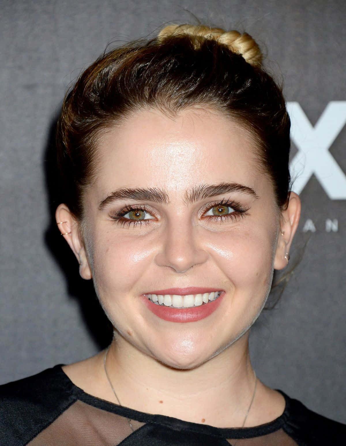 Mae Whitman, brown eyes, top knot, HD Phone Wallpaper