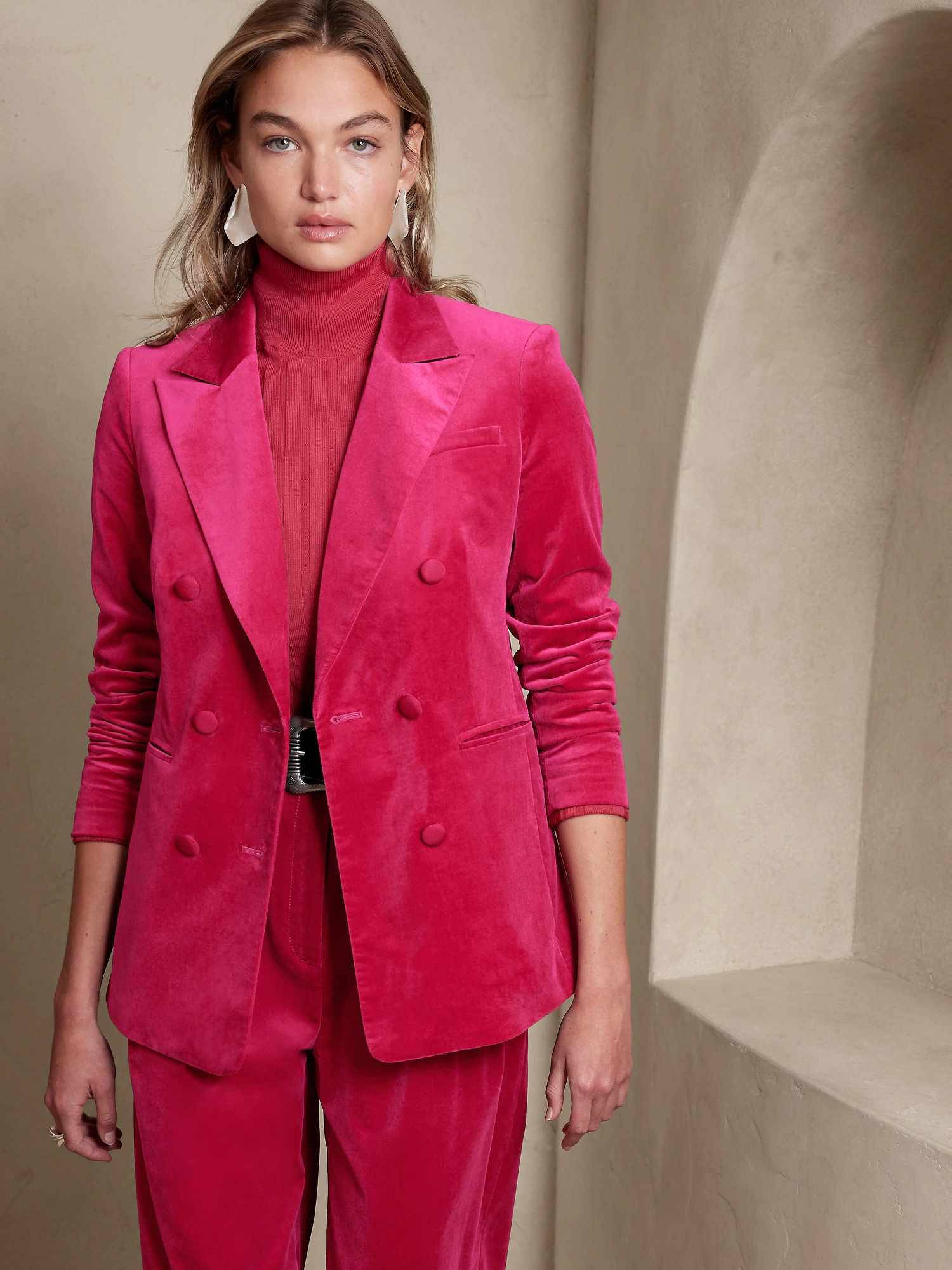 fuchsia velvet blazer, matching pants, red turtleneck, Full HD Phone Wallpaper