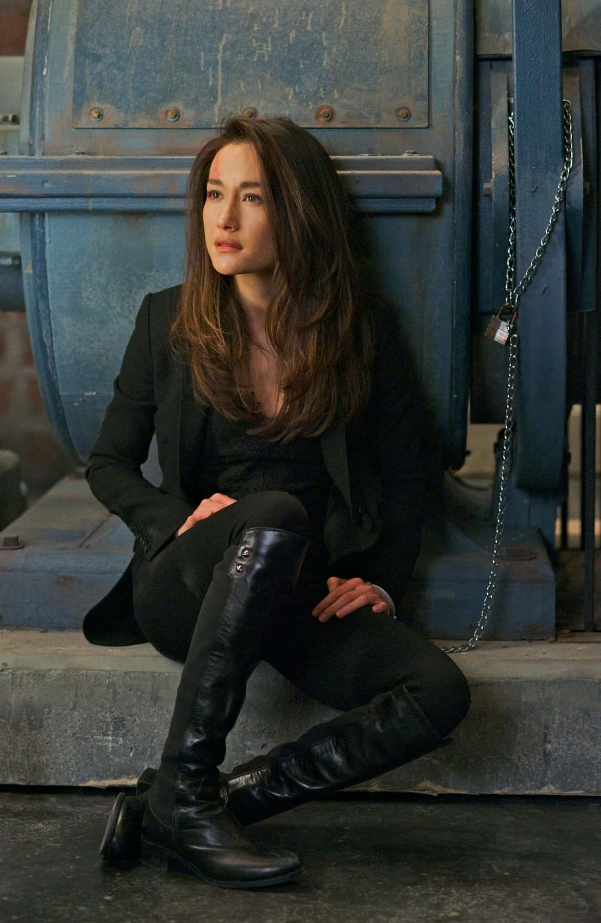 Maggie Q, black leather boots, suit, HD Phone Wallpaper