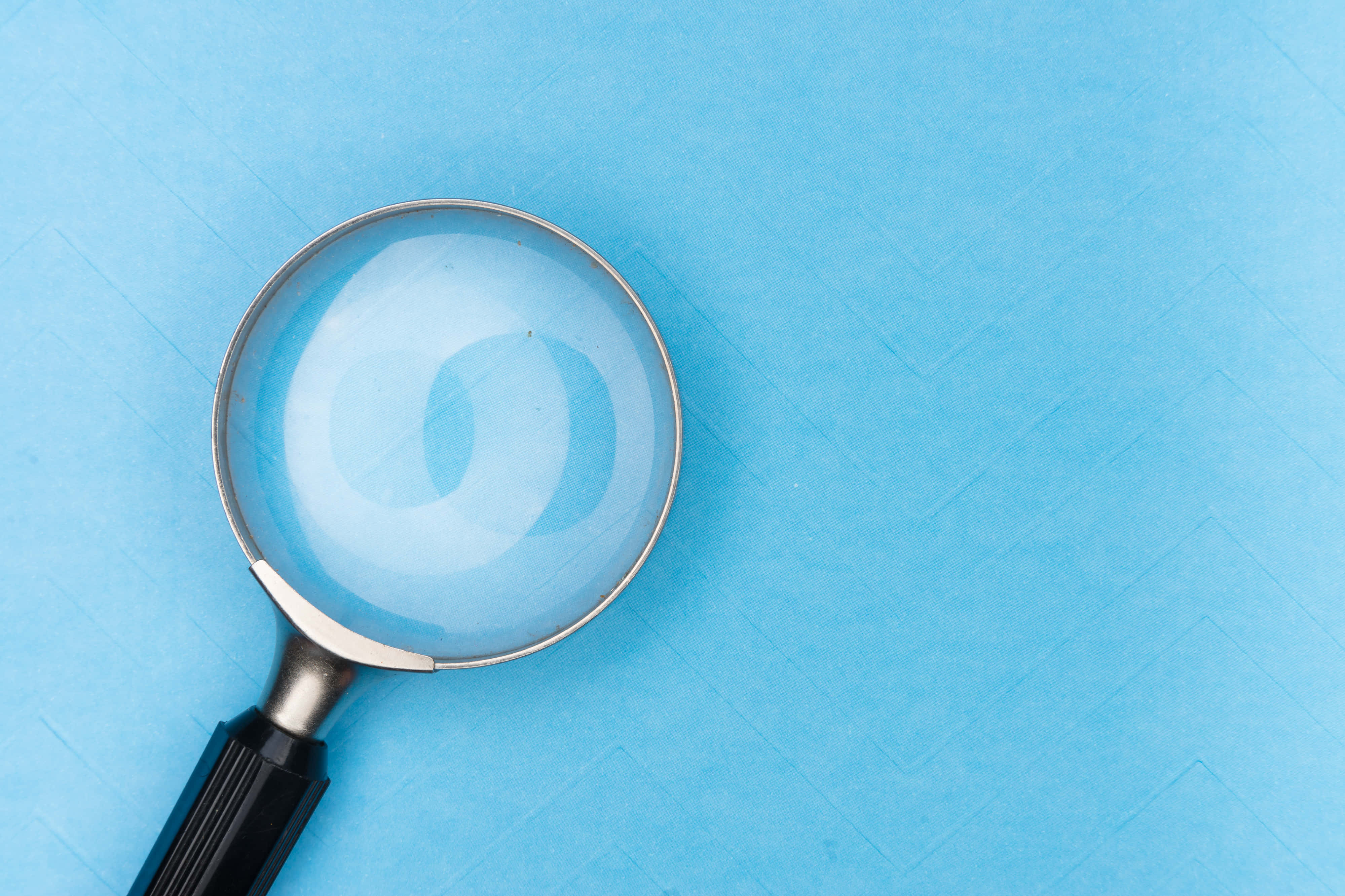 magnifying glass, black handle, textured blue surface, 4K Desktop Wallpaper