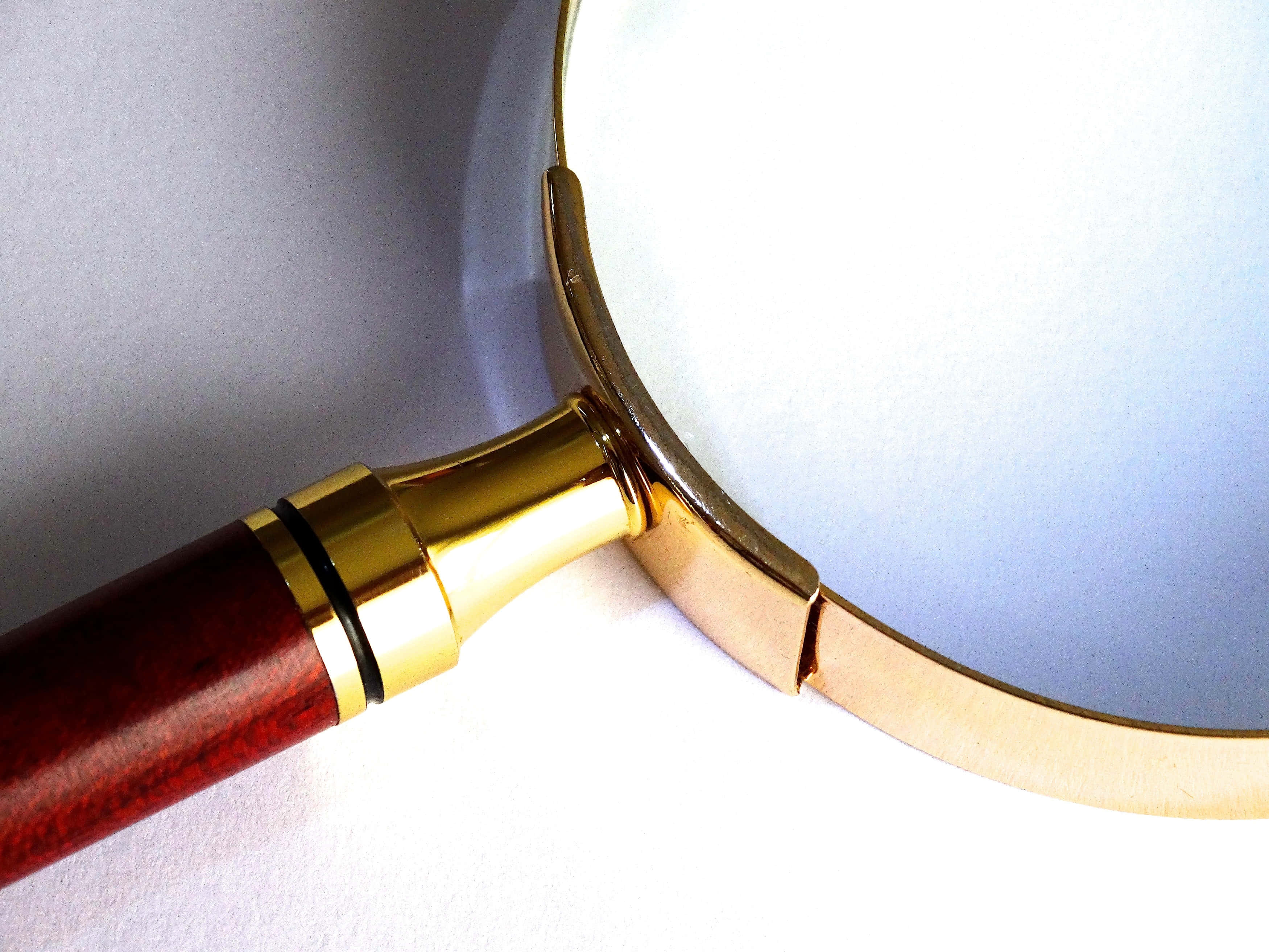 magnifying glass, gold metal frame, polished brass frame, 2K Desktop Wallpaper
