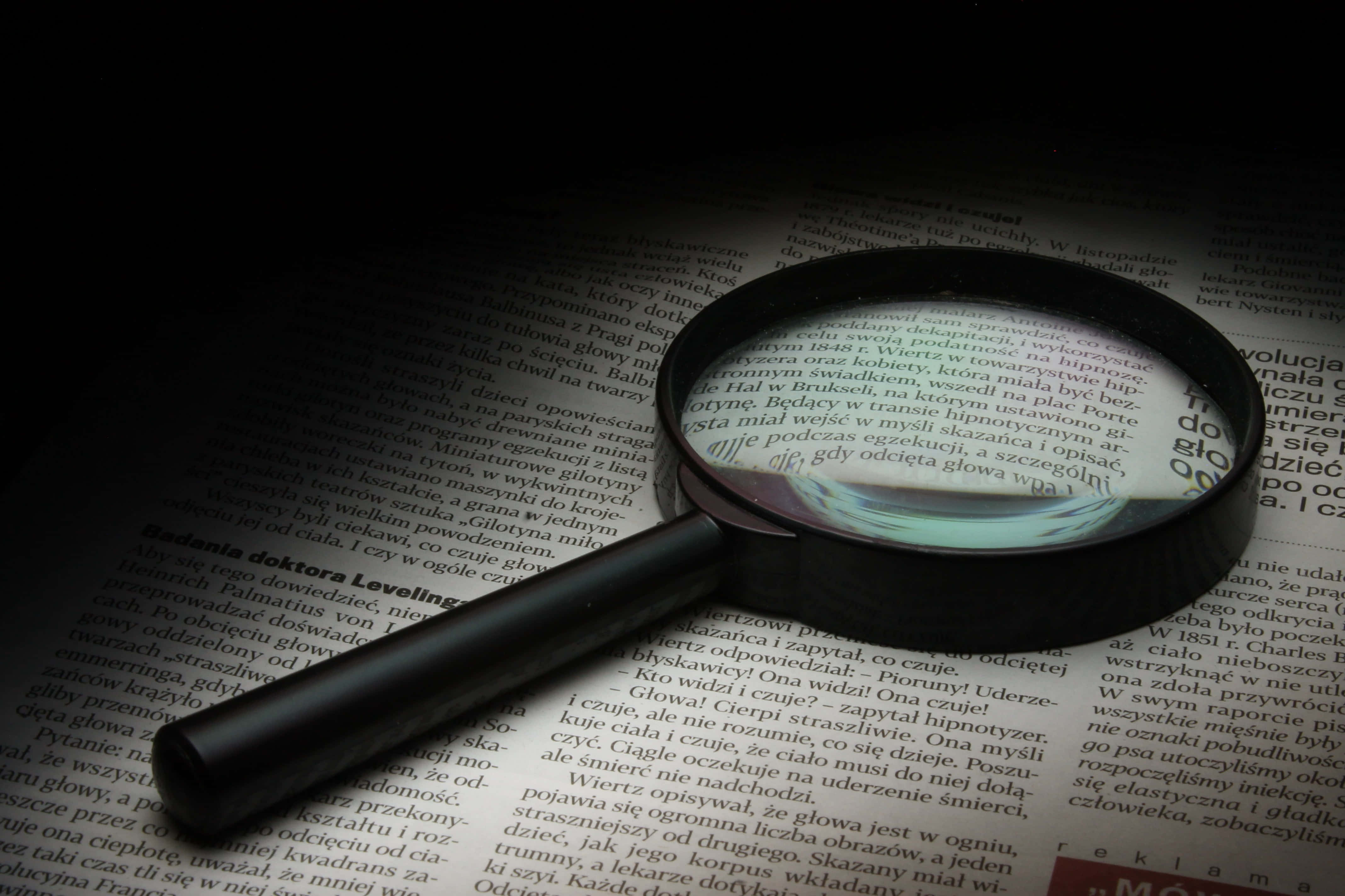magnifying glass, Polish text, page, 4K Desktop Wallpaper