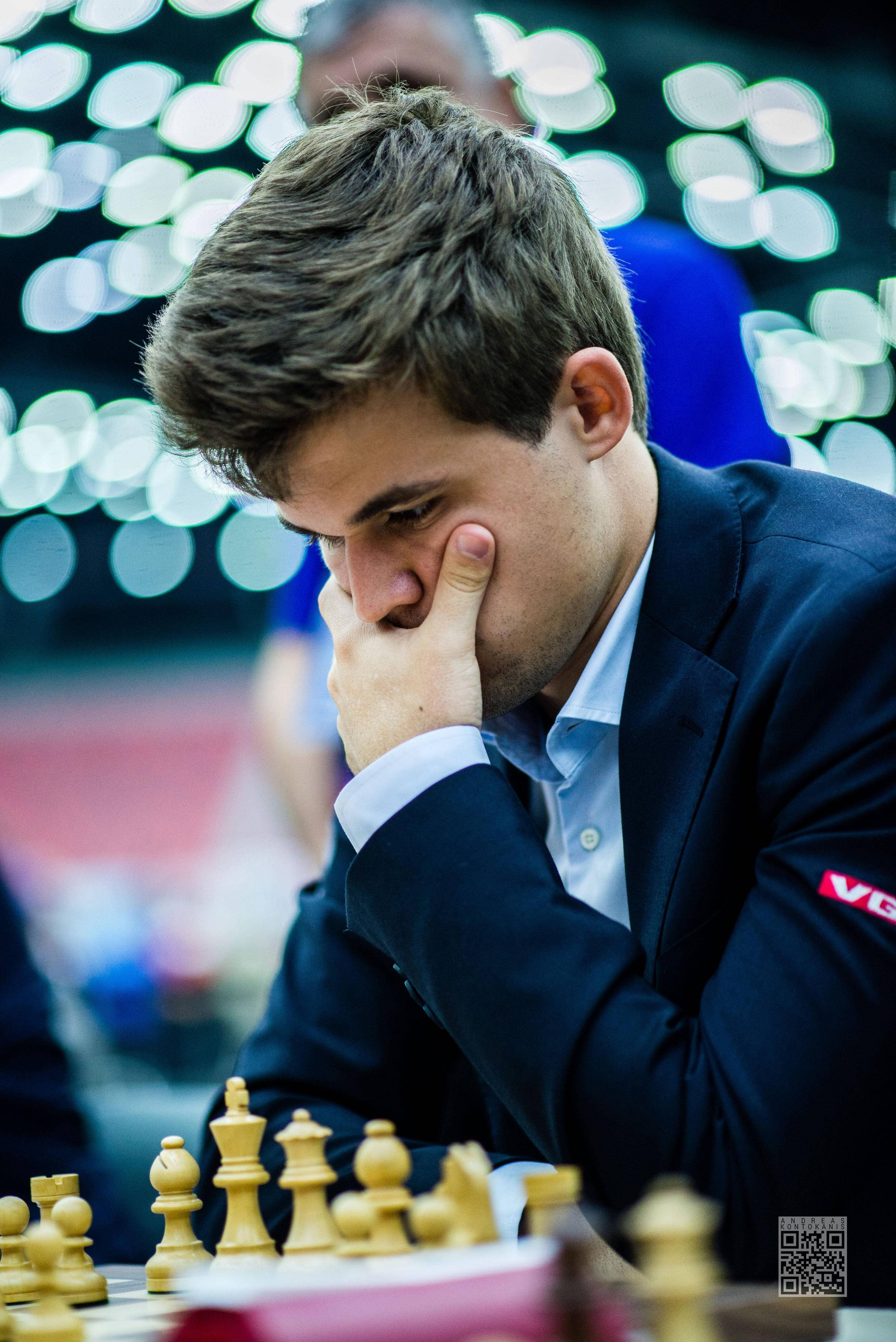 Magnus Carlsen, chessboard, suit, 2K Phone Wallpaper