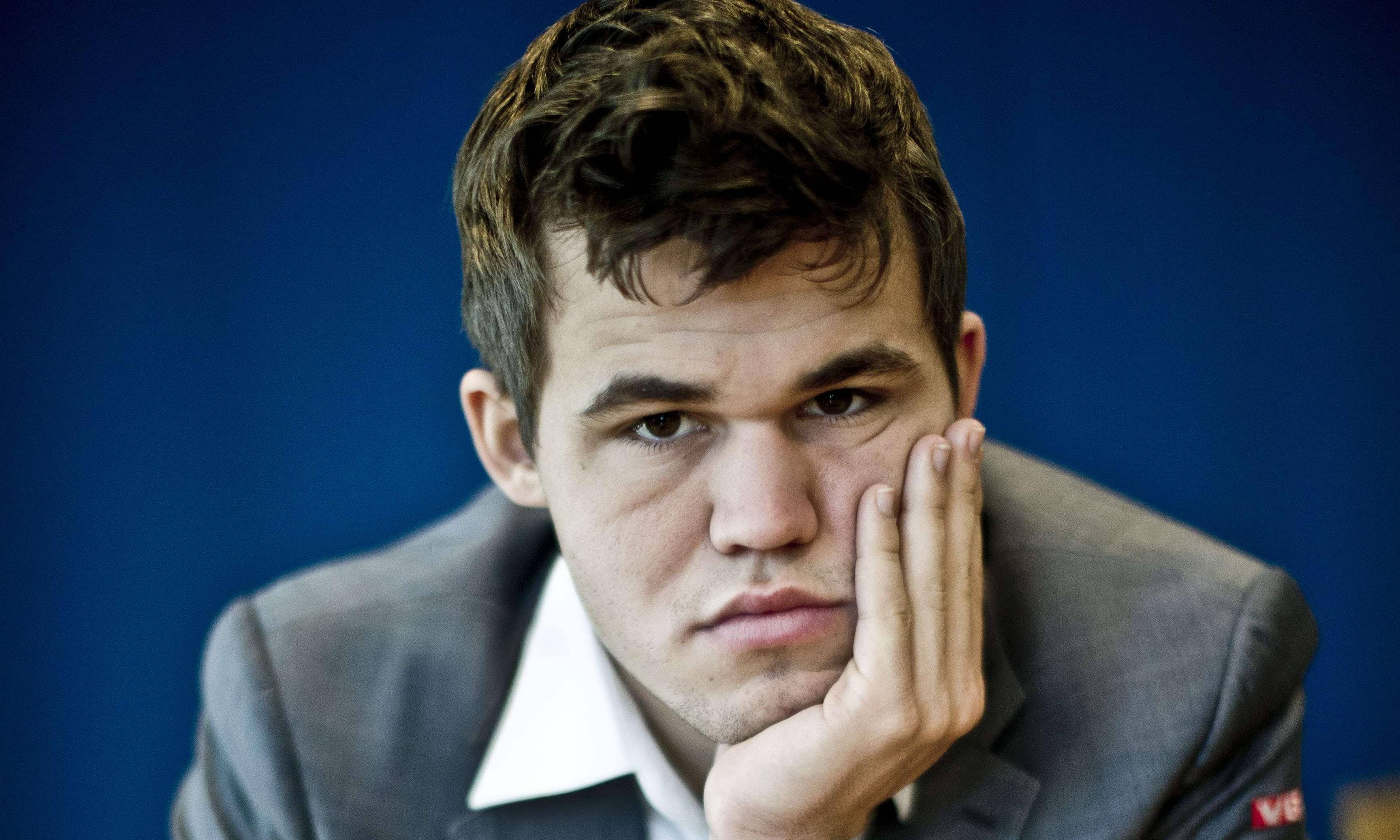 Magnus Carlsen, gray suit, solid blue background, 2K Desktop Wallpaper