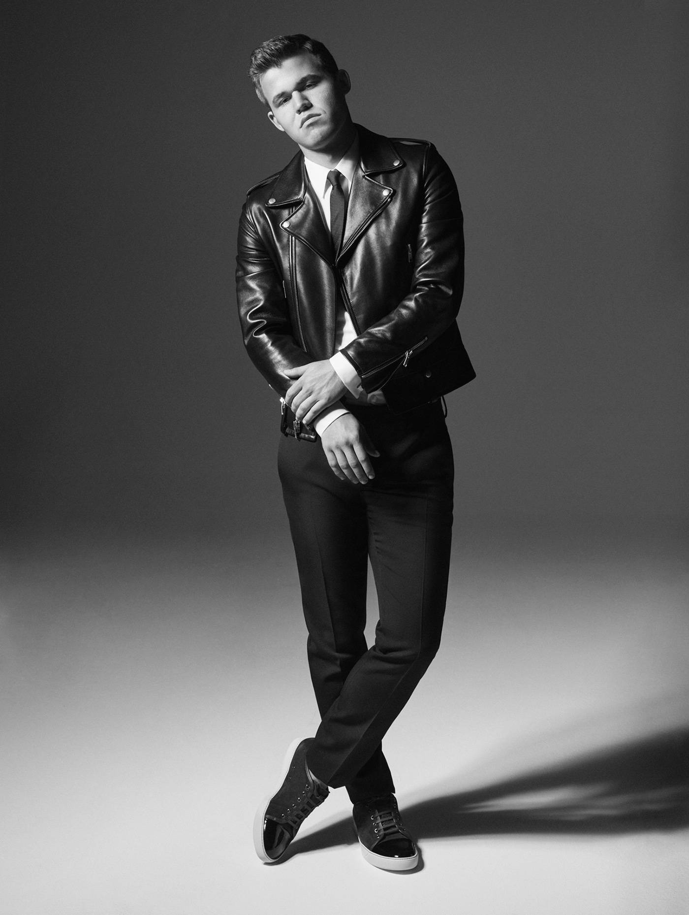 Magnus Carlsen, leather jacket, minimalist studio, HD Phone Wallpaper