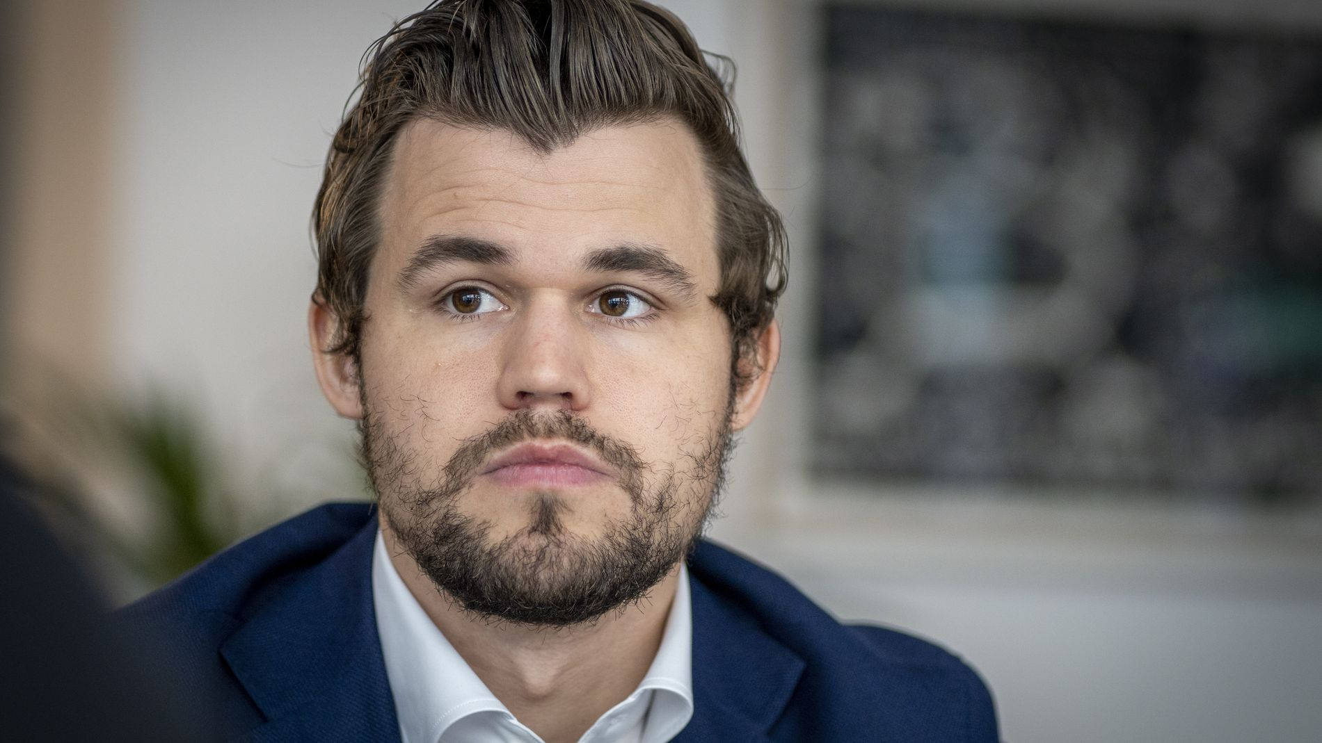 Magnus Carlsen, beard, blue suit, HD Desktop Wallpaper