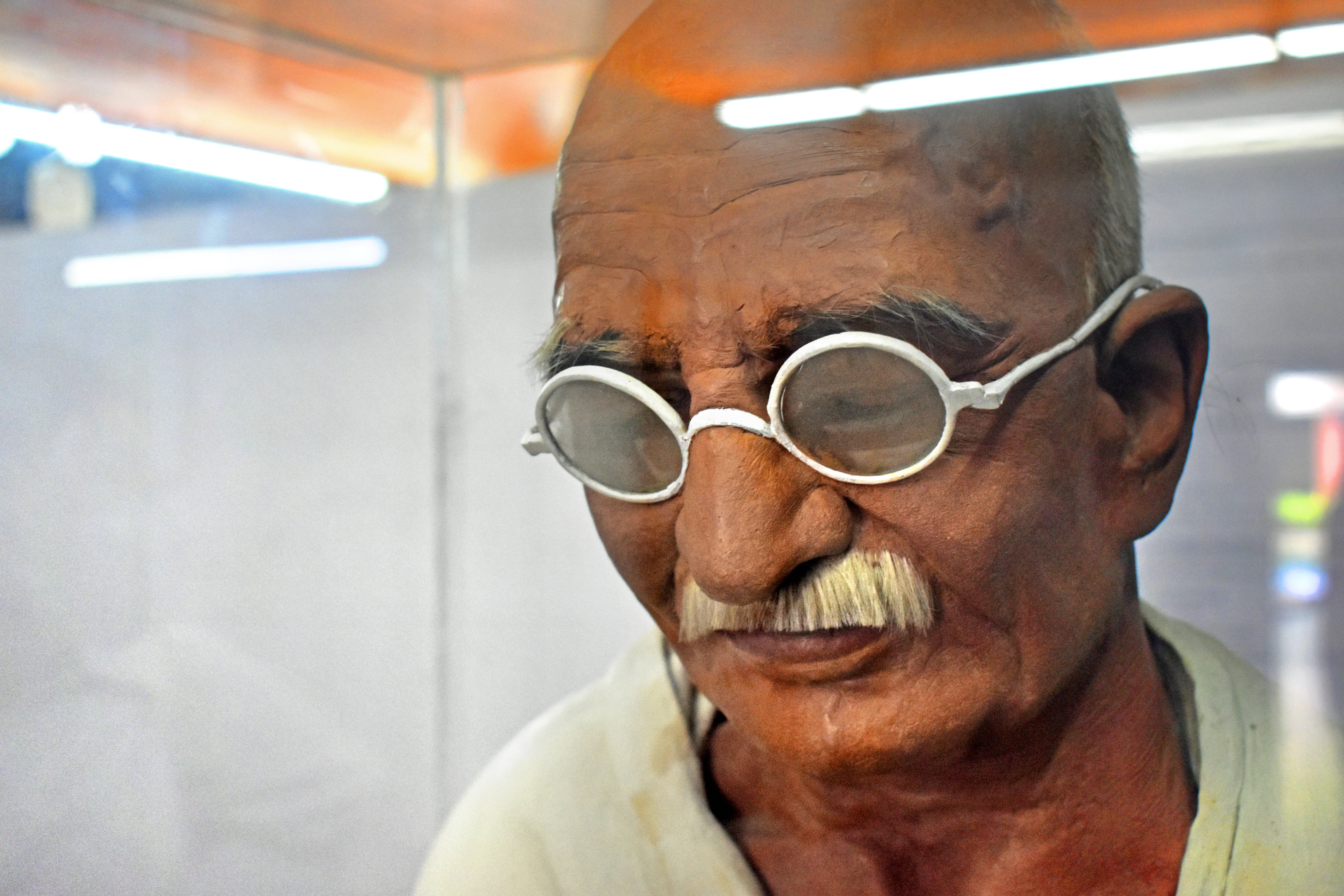 Mahatma Gandhi, wax figure, round spectacles, 5K Desktop Wallpaper