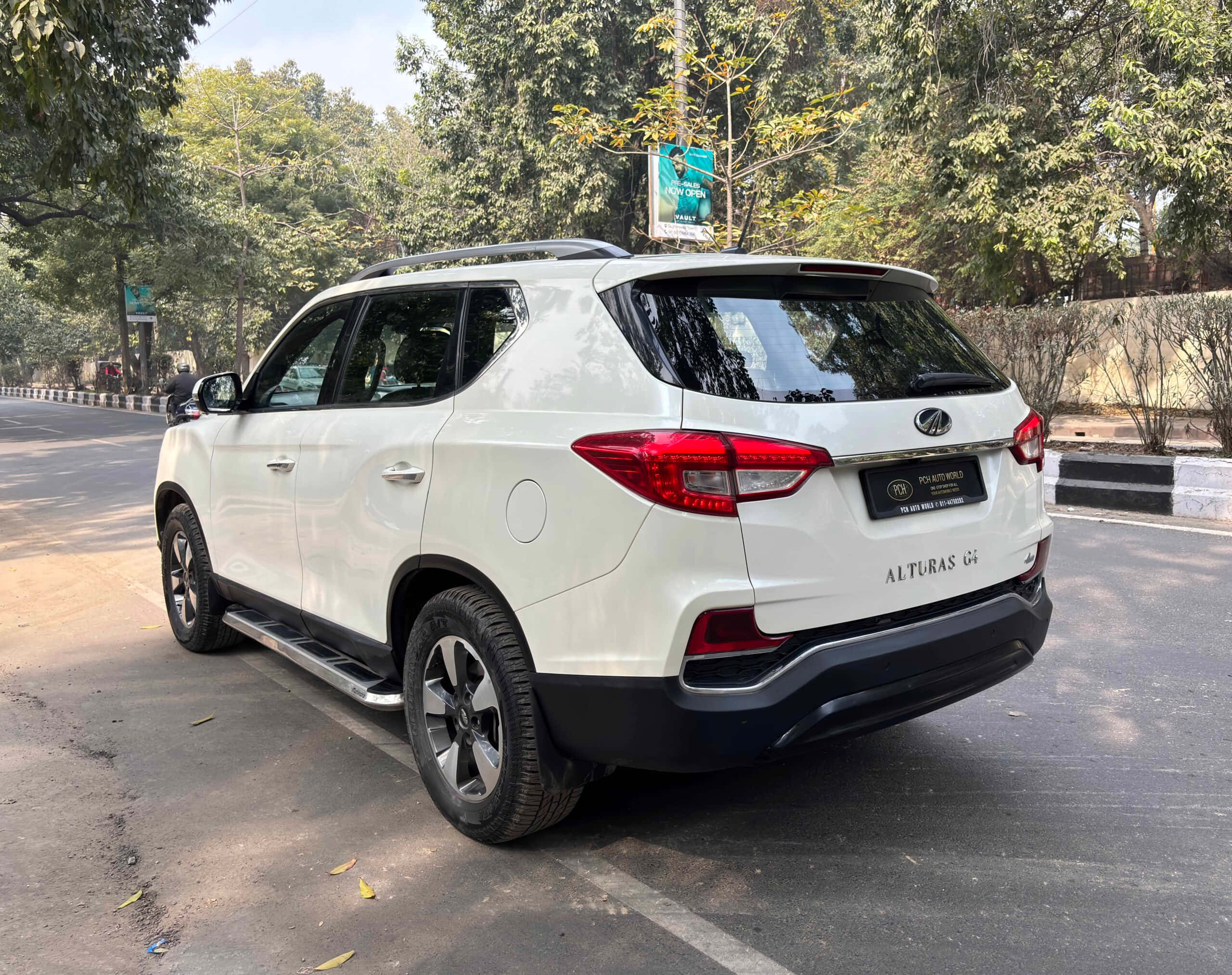 Mahindra Alturas G4, white, rear view, 2K Desktop Wallpaper