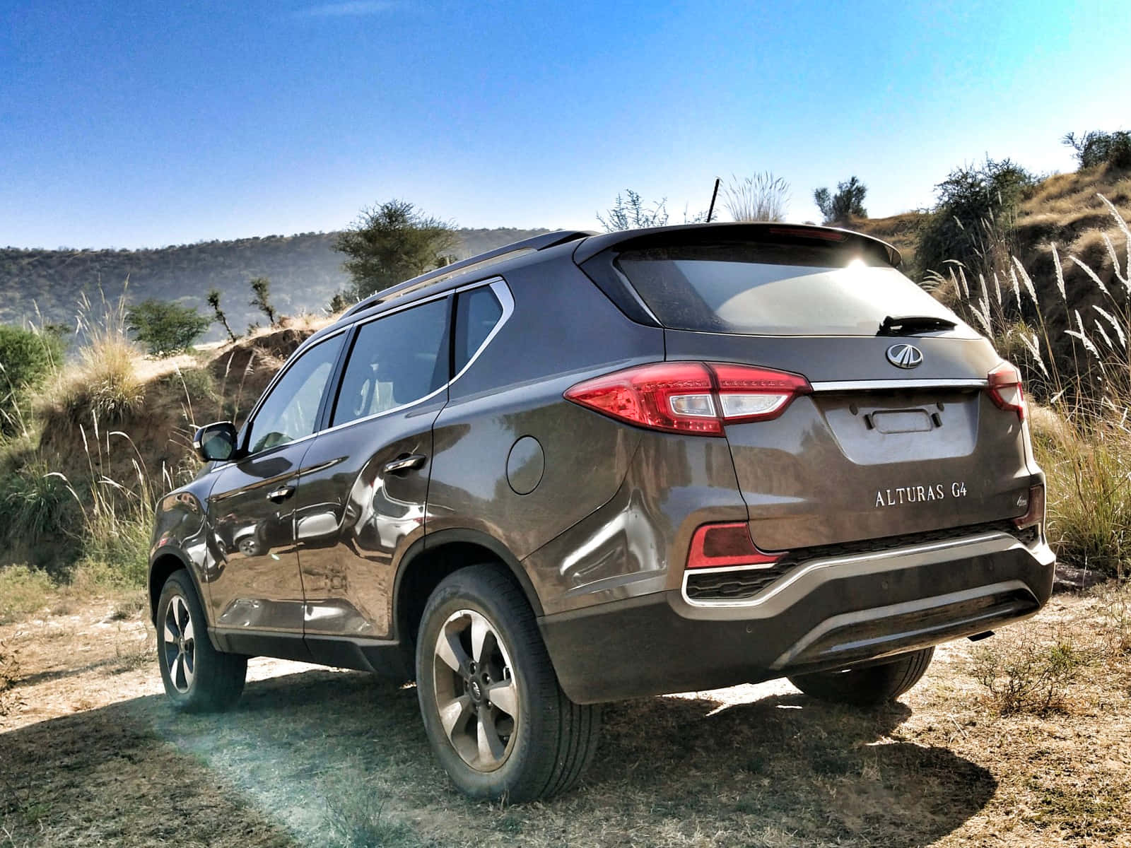 Mahindra Alturas G4, bronze, sleek, HD Desktop Wallpaper
