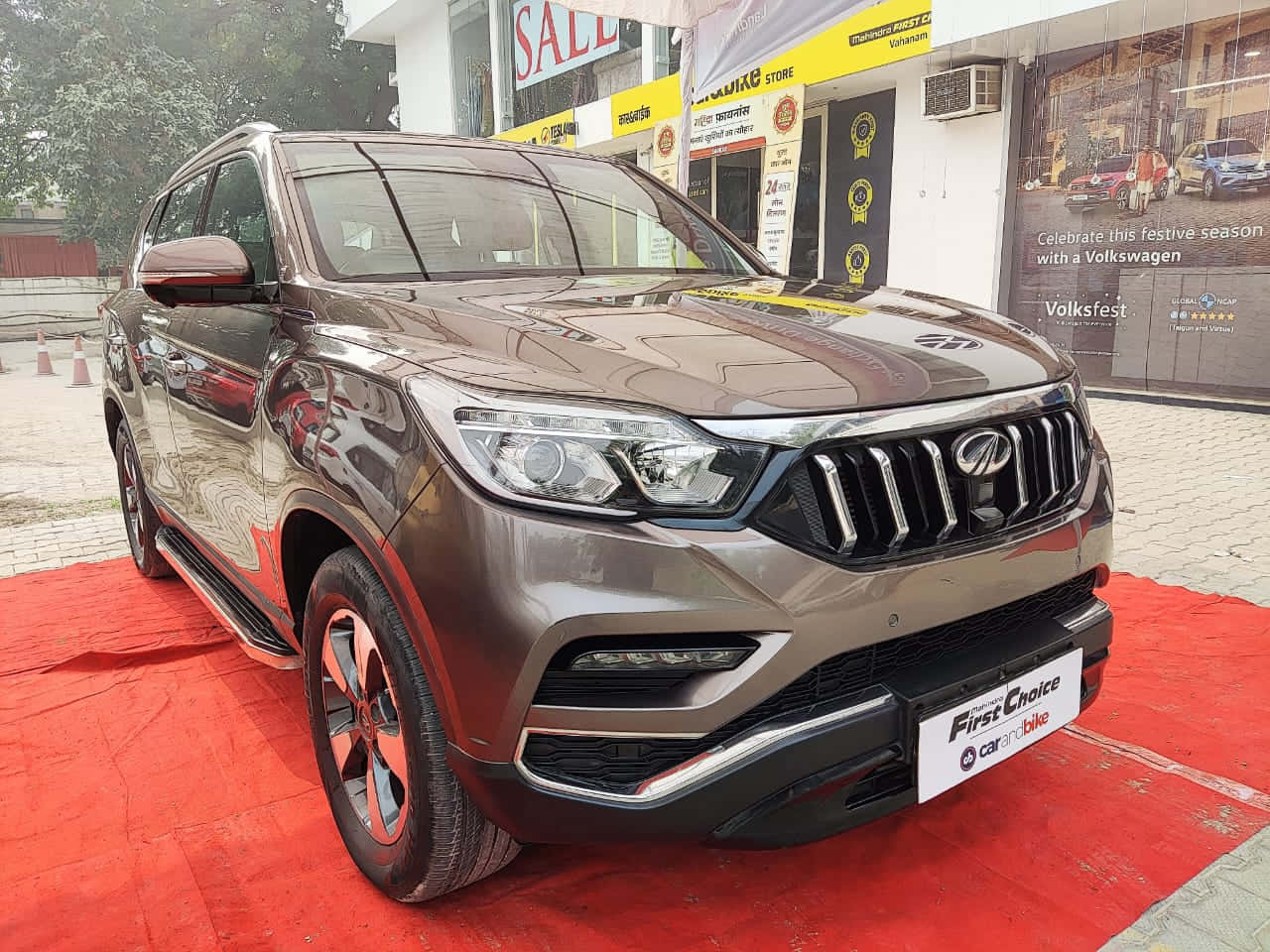 Mahindra Alturas G4, metallic brown, chrome accents, HD Desktop Wallpaper