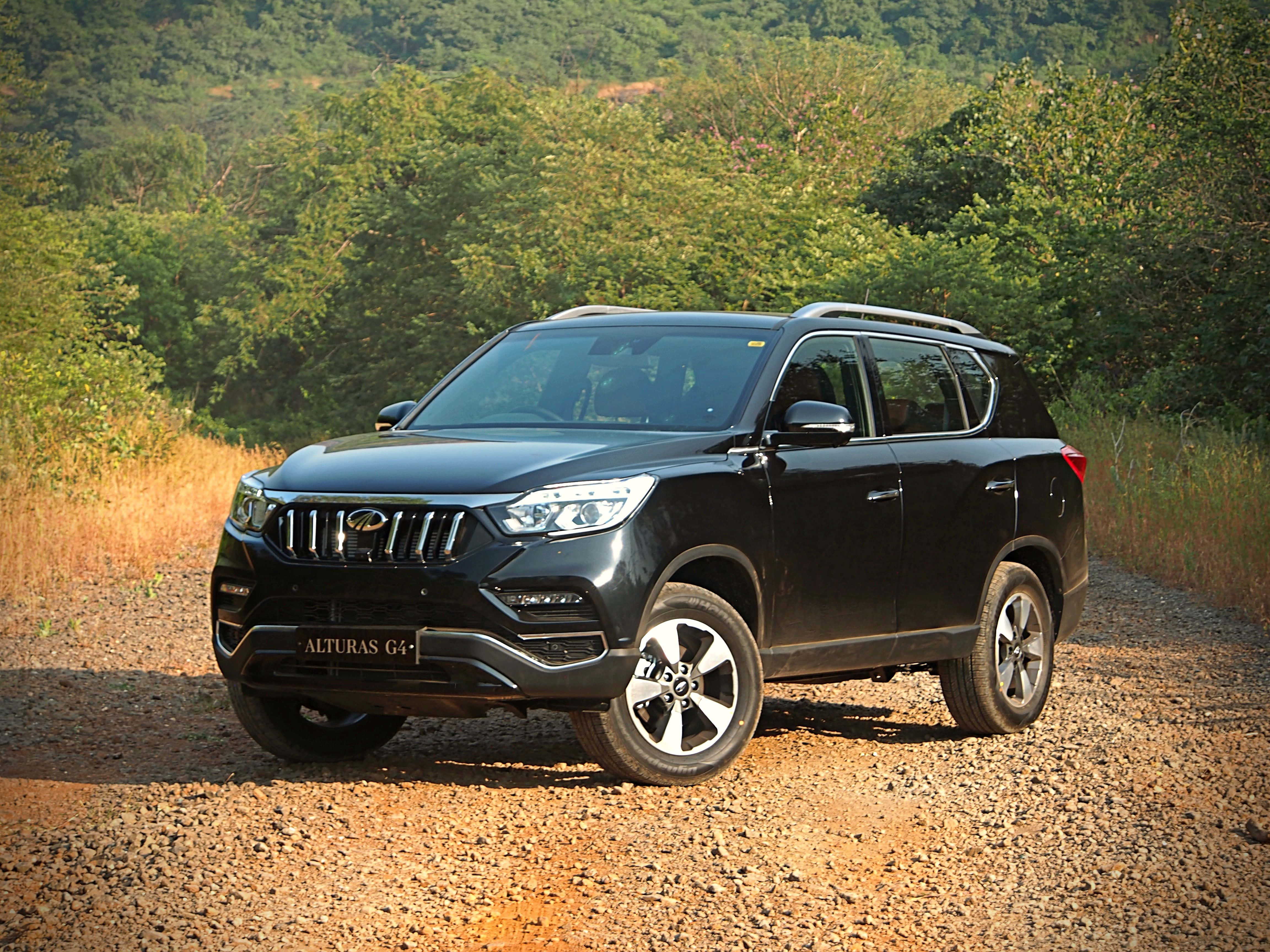 Mahindra Alturas G4, black SUV, gravel road, 4K Desktop Wallpaper