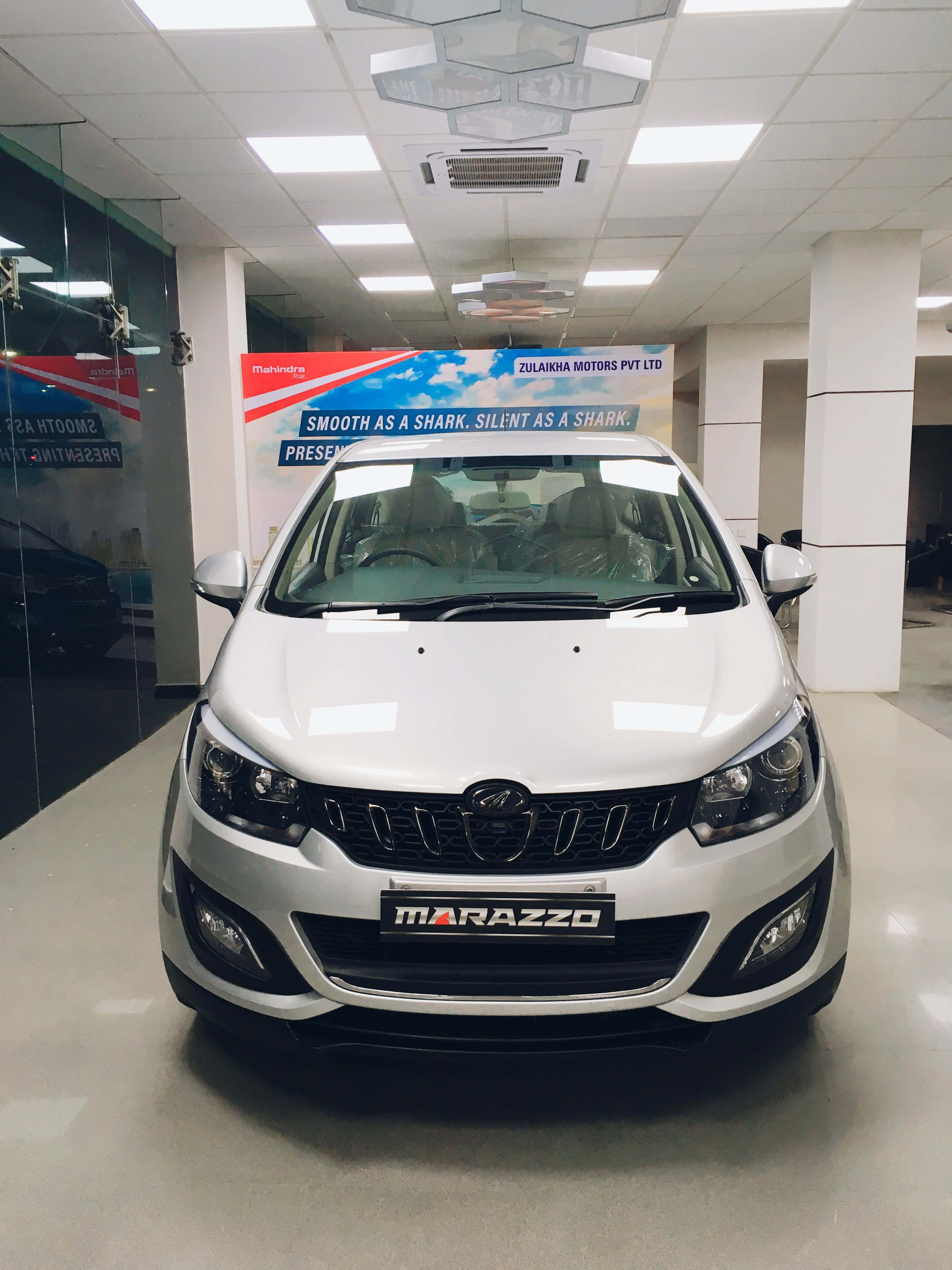 Mahindra Marazzo, showroom display, pristine white, 4K Phone Wallpaper