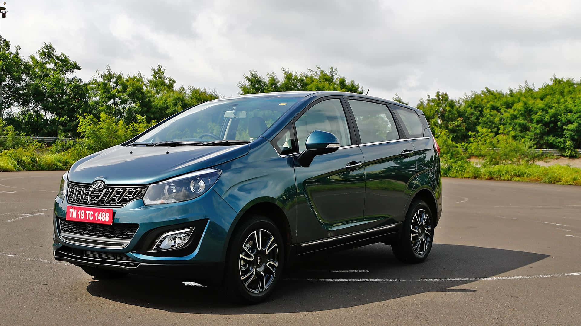 Mahindra Marazzo, teal, asphalt lot, Full HD Desktop Wallpaper