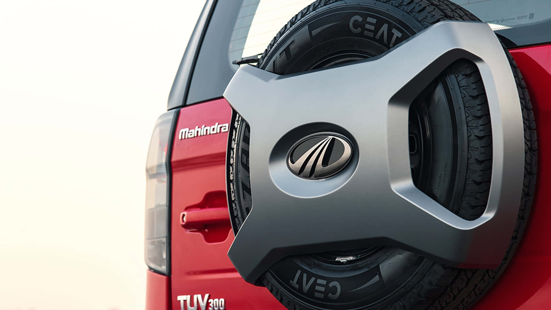 Mahindra TUV300, rear door, spare tire, Full HD Desktop Wallpaper
