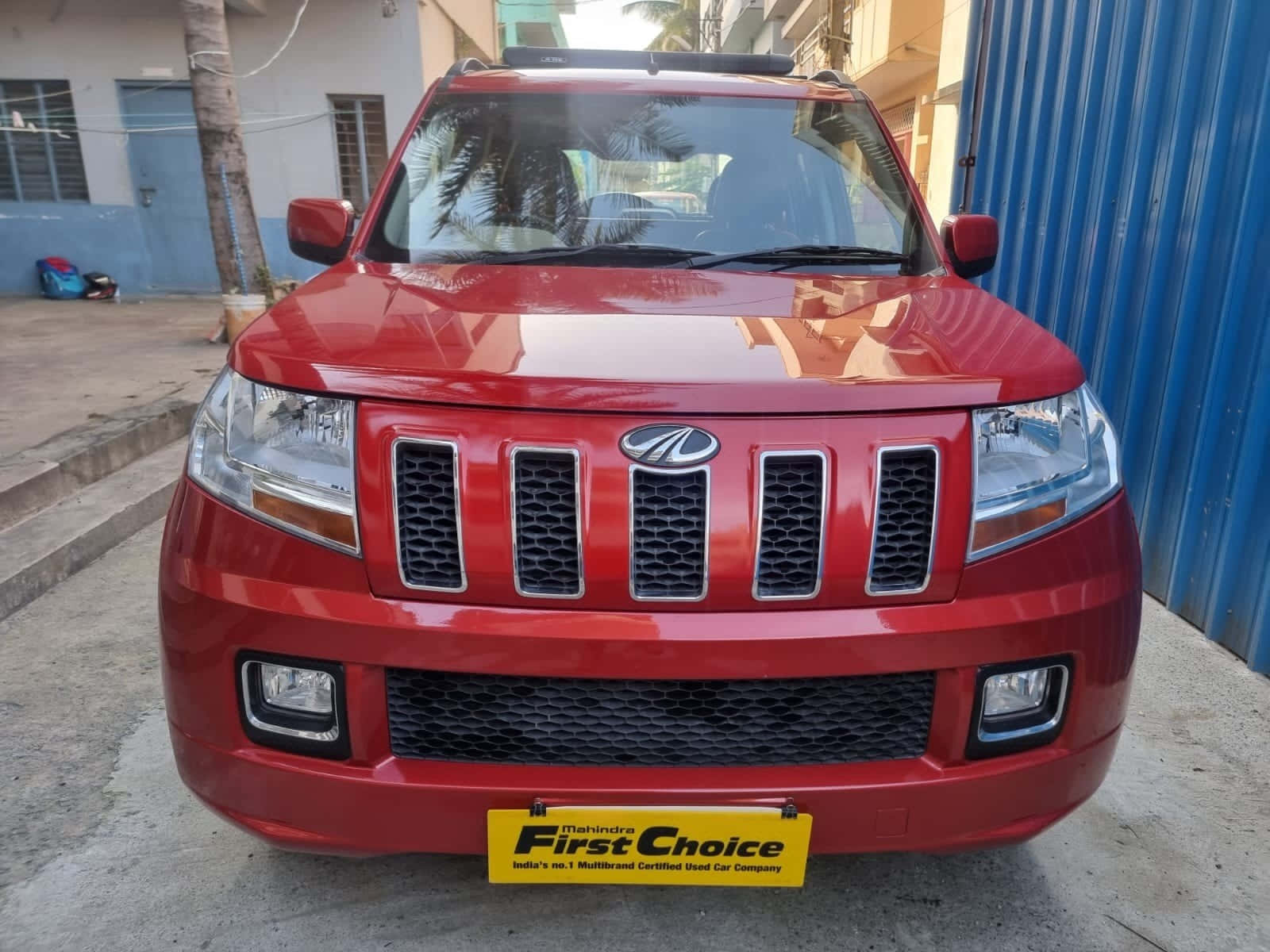 Red Mahindra TUV300, glossy red, bold grille, HD Desktop Wallpaper