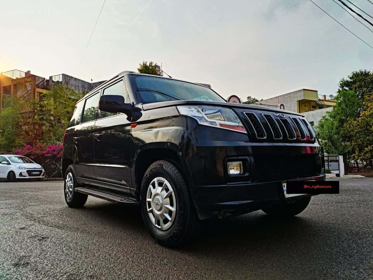 Mahindra TUV300, black SUV, asphalt, HD Desktop Wallpaper