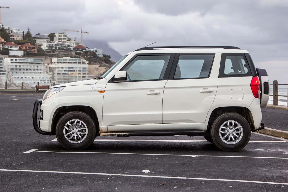 Mahindra TUV300, white SUV, black trim, SD Desktop Wallpaper