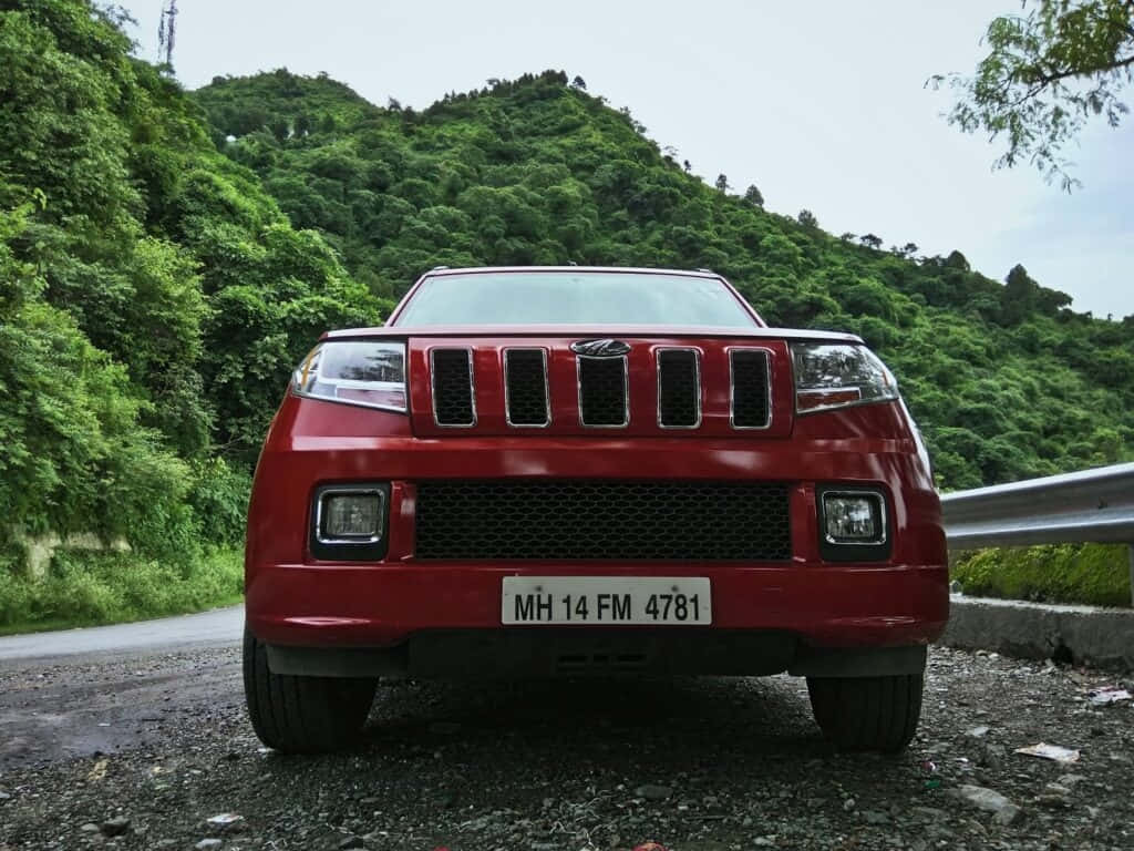 Mahindra TUV300, red, gravel roadside, SD Desktop Wallpaper