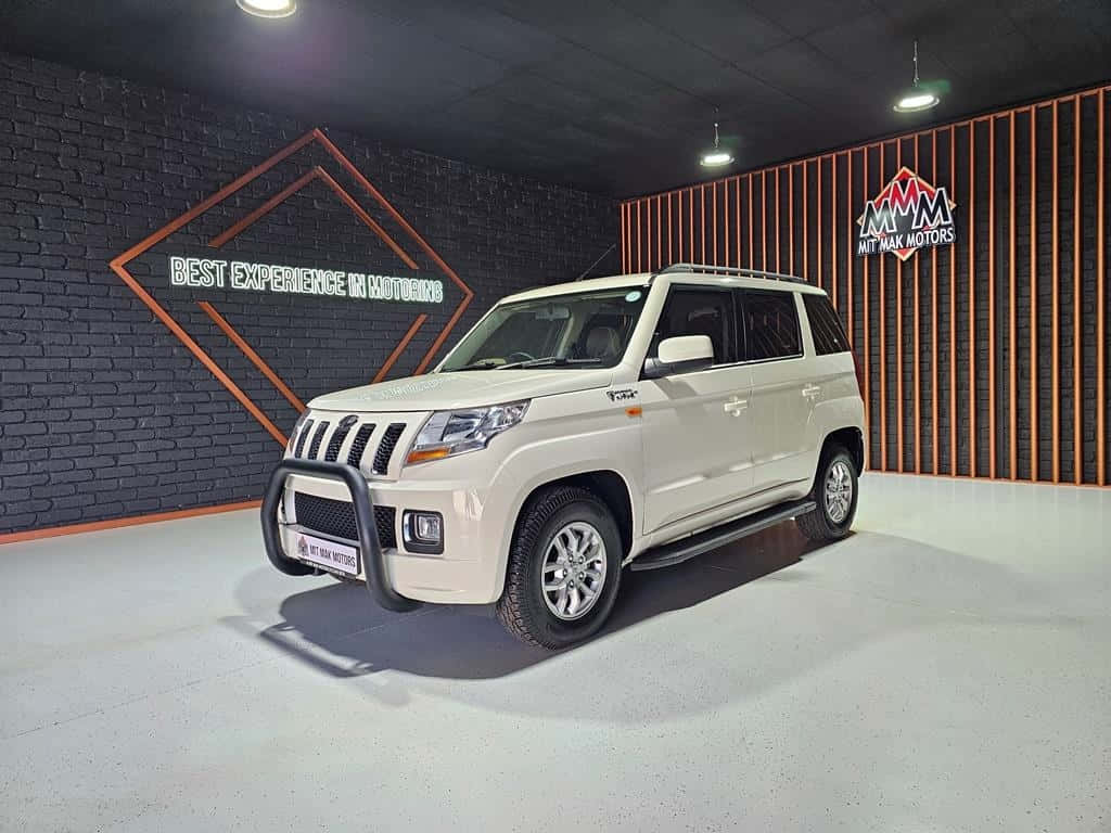 Mahindra TUV300, cream-colored SUV, black bull bar, SD Desktop Wallpaper