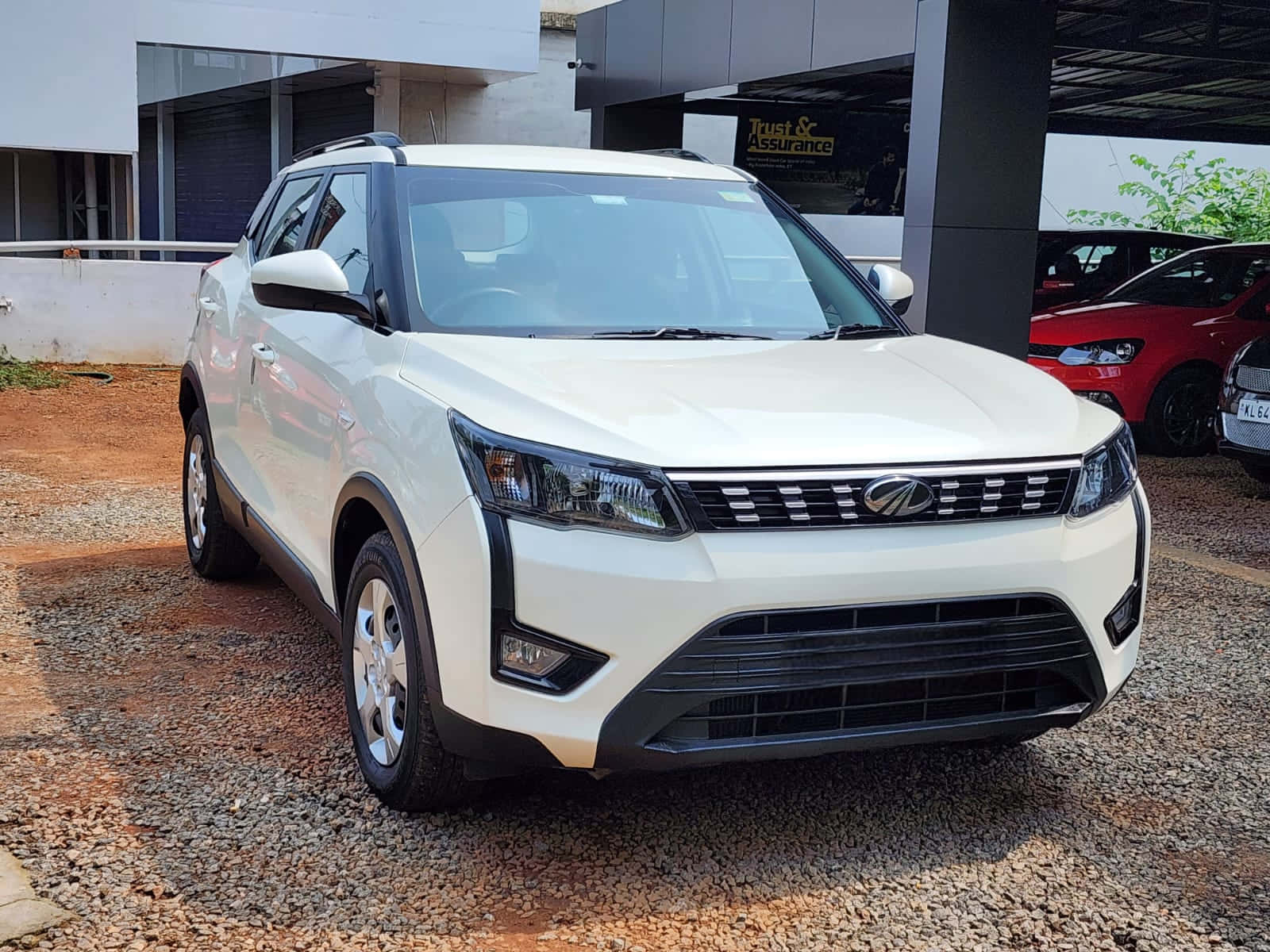 Mahindra XUV300, white exterior, black trim, HD Desktop Wallpaper