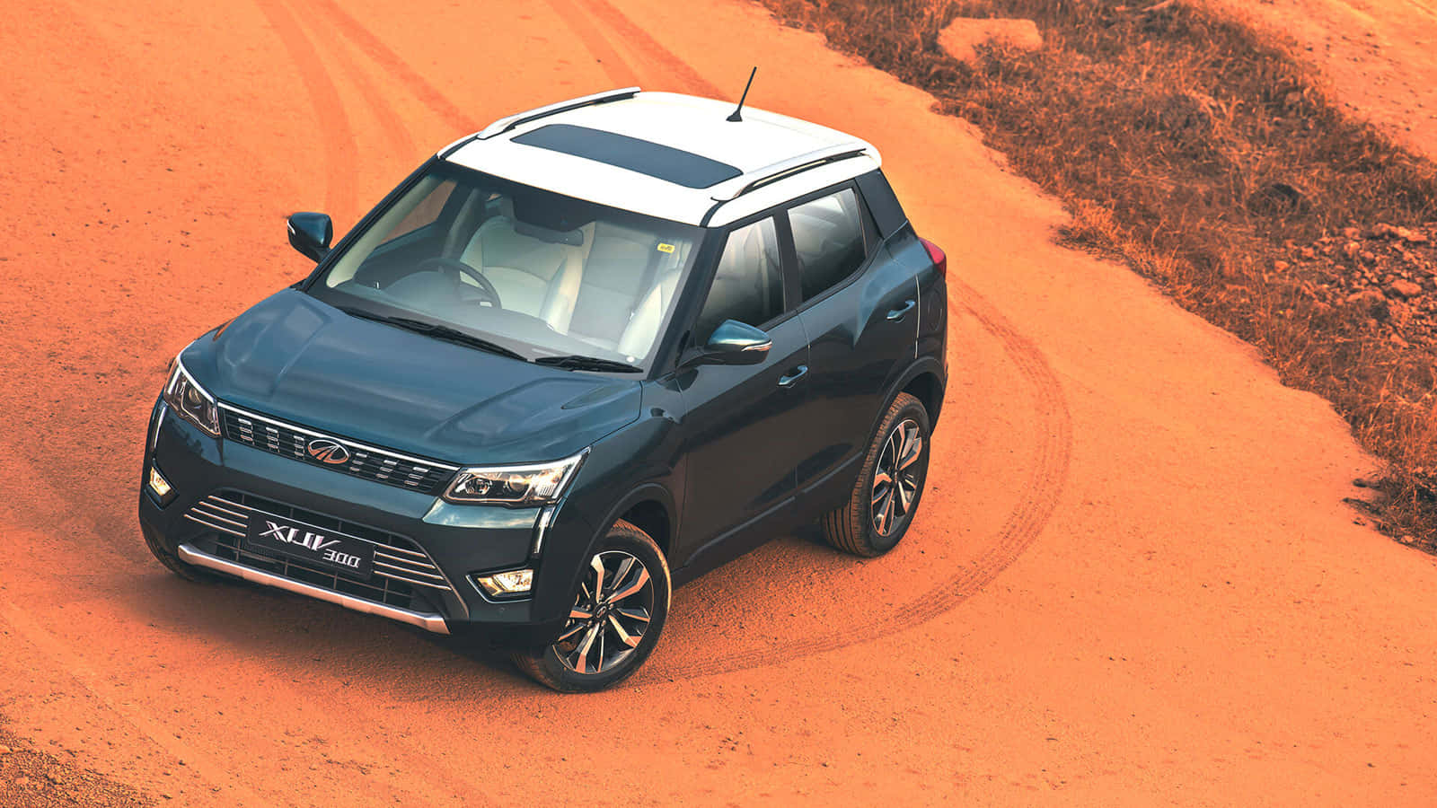 Mahindra XUV500, dark blue, white roof, HD Desktop Wallpaper