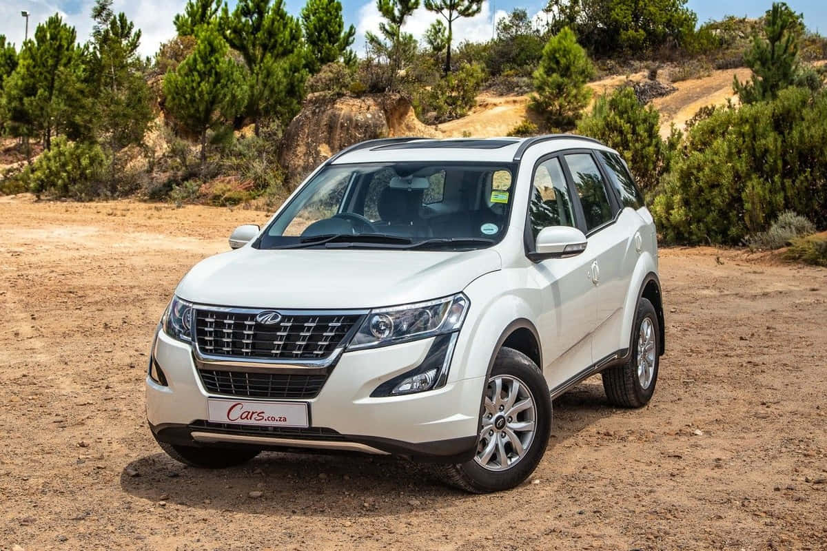 Mahindra XUV500, white SUV, dusty trail, SD Desktop Wallpaper