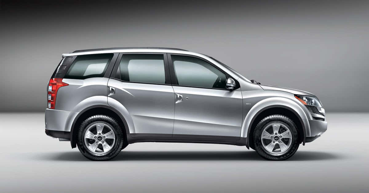 Mahindra XUV500, silver, alloy wheels, SD Desktop Wallpaper