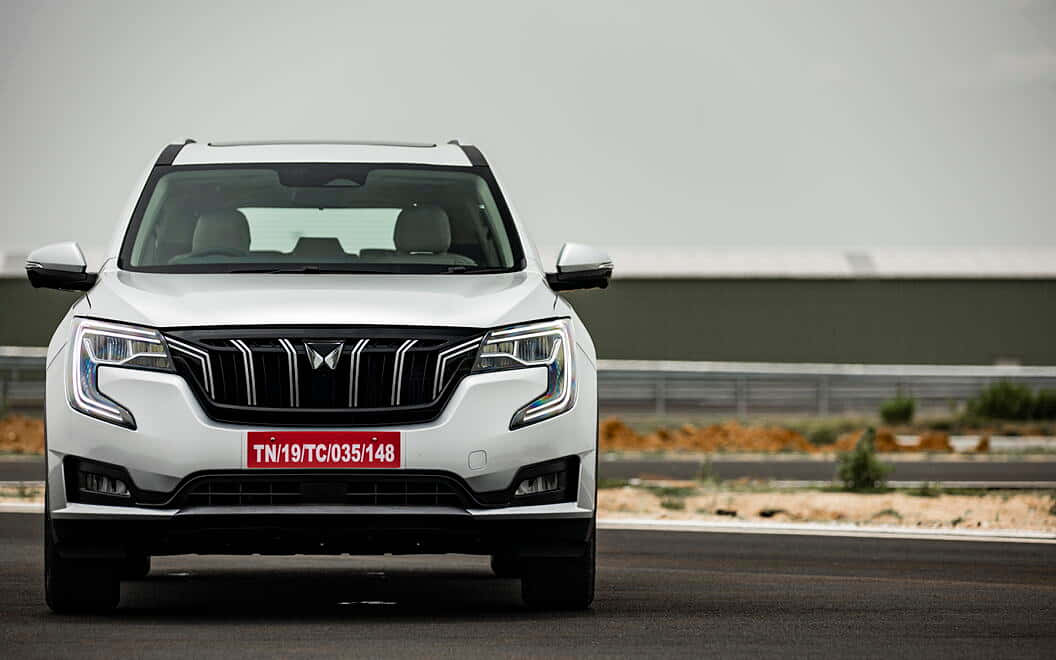 Mahindra XUV500, white SUV, open road, SD Desktop Wallpaper