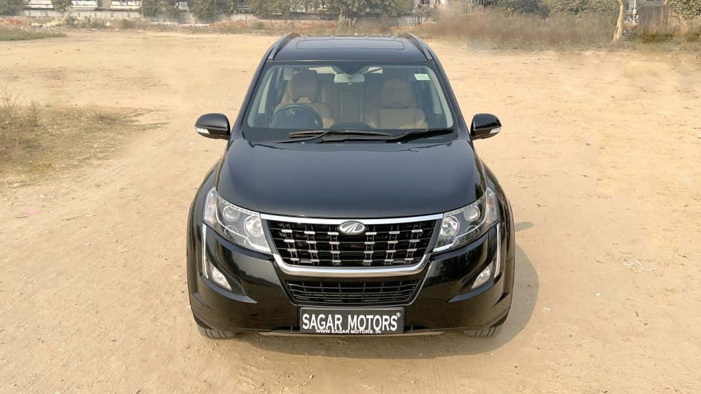 Mahindra XUV500, black, dry dusty field, SD Desktop Wallpaper
