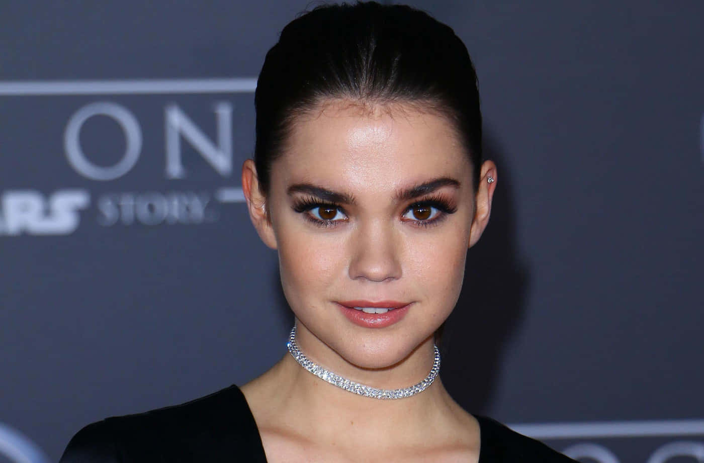 Maia Mitchell, red carpet, sparkling choker necklace, HD Desktop Wallpaper