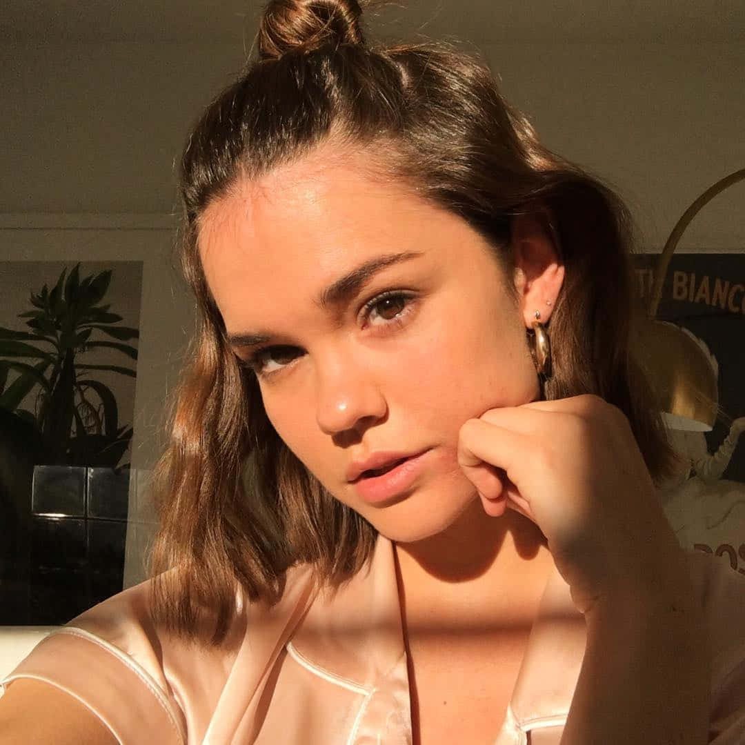 Maia Mitchell, golden hour, top knot, SD Desktop Wallpaper