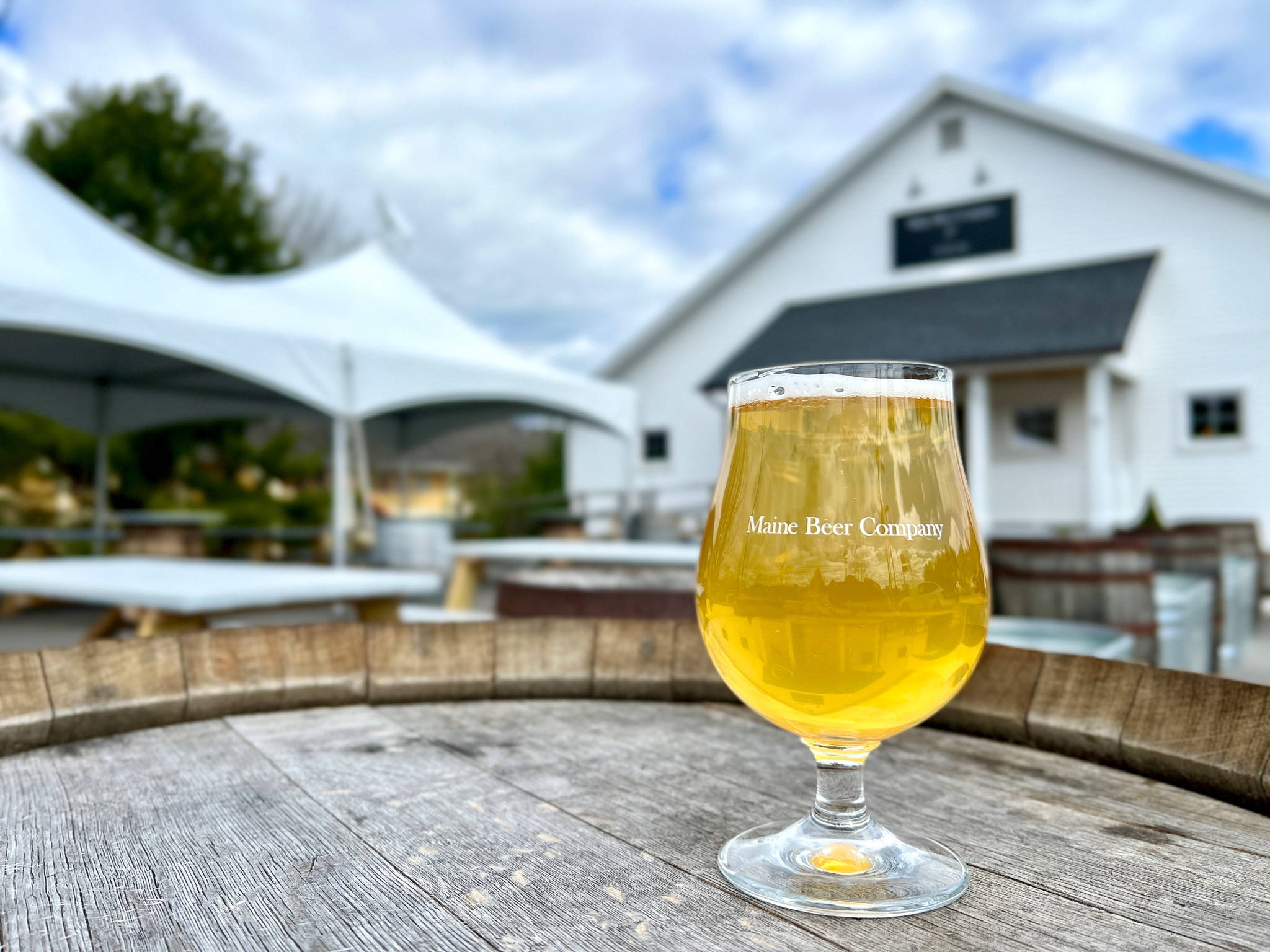Maine Beer Company, branded glass, weathered wooden barrel, Full HD Desktop Wallpaper