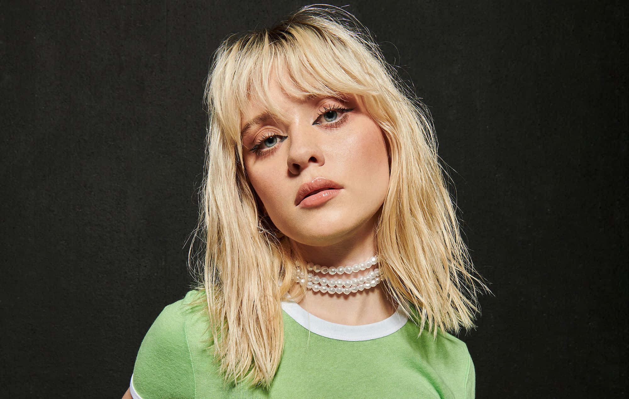 Maisie Peters, blonde hair, pearl choker, Full HD Desktop Wallpaper