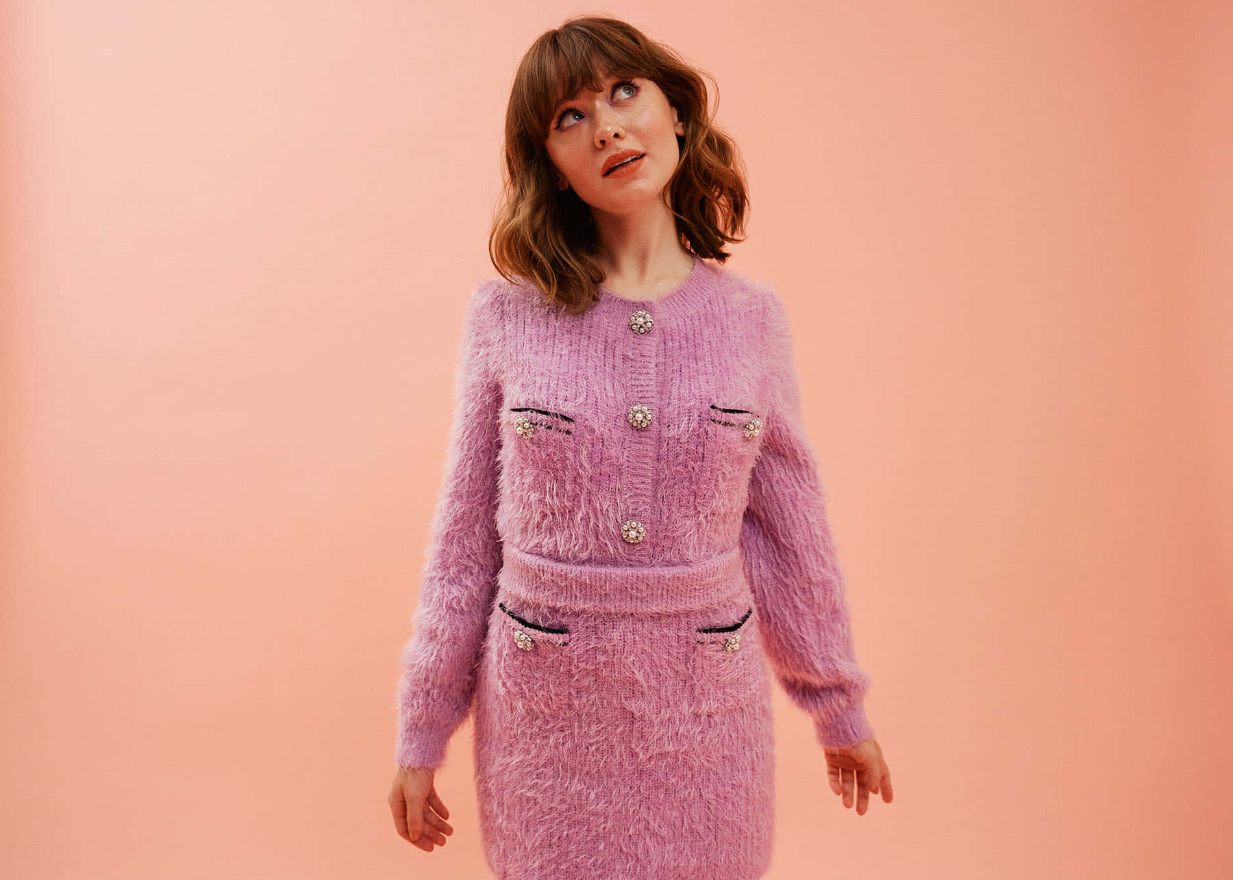 Maisie Peters, fluffy lavender tweed suit, pearl buttons, HD Desktop Wallpaper