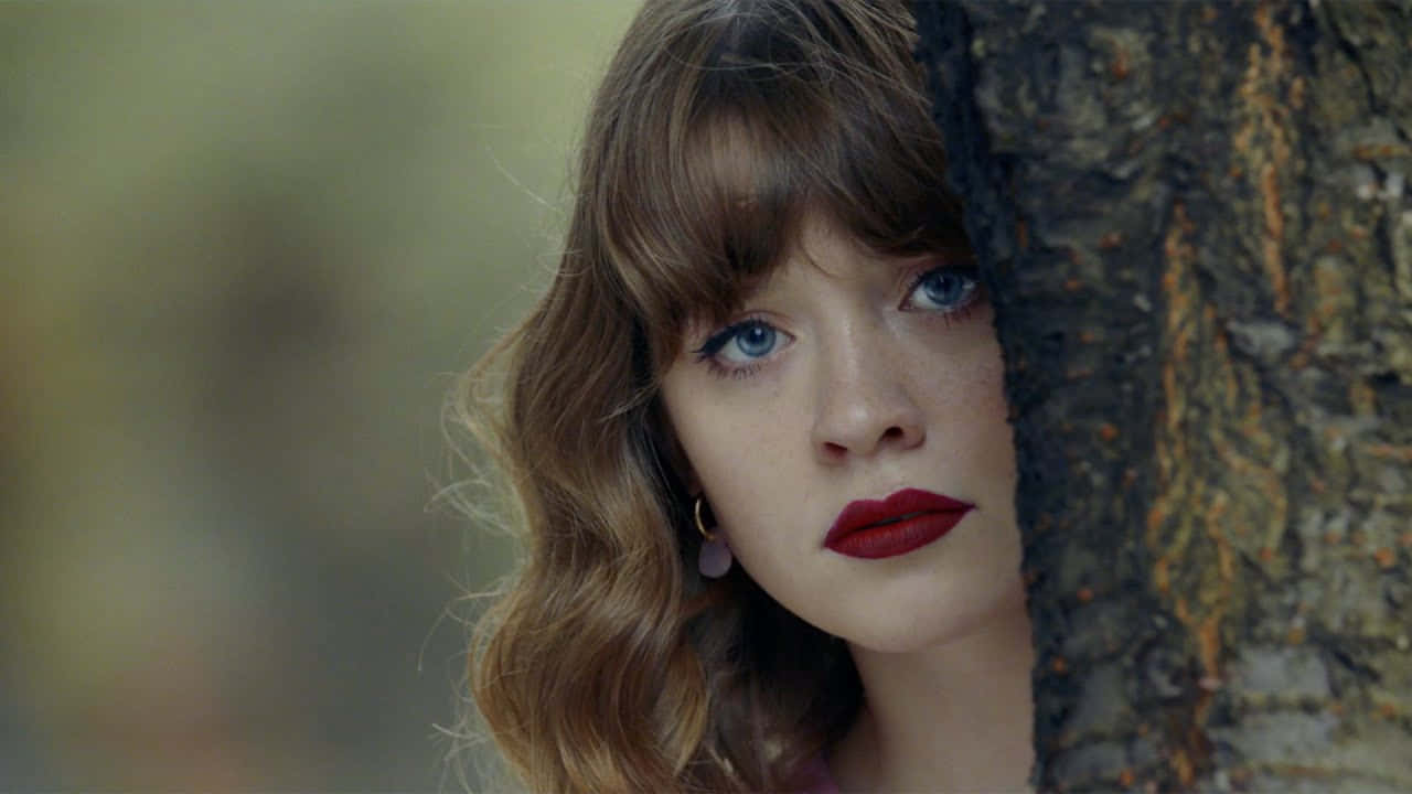 Maisie Peters, blue eyes, red lipstick, HD Desktop Wallpaper