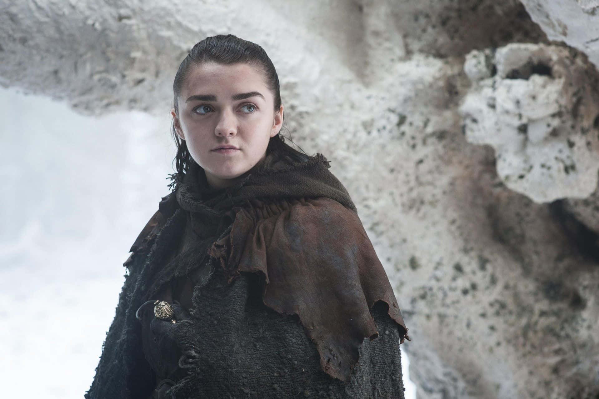 Maisie Williams, snowy rocky cliff face, tattered dark clothing, Full HD Desktop Wallpaper