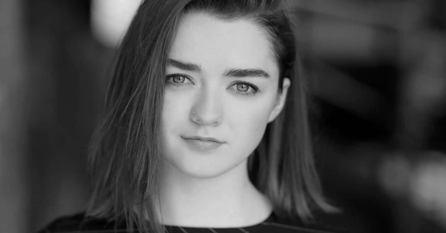Maisie Williams, vintage attire, black and white portrait, HD Desktop Wallpaper