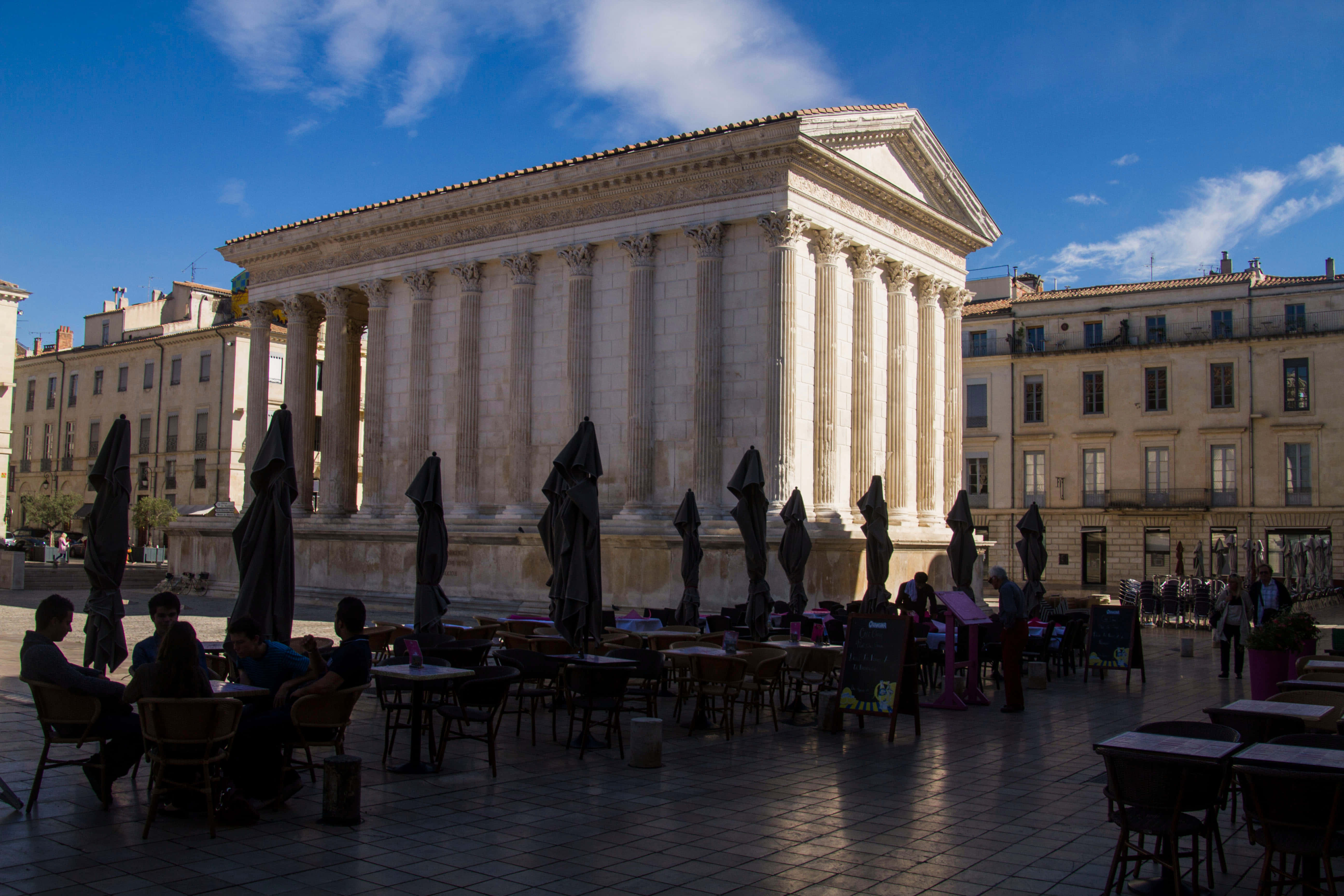 Maison Carrée, neoclassical temple, tall columns, 5K Desktop Wallpaper