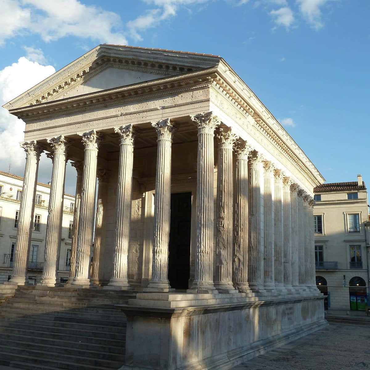 Maison Carrée, ancient temple, towering columns, SD Desktop Wallpaper