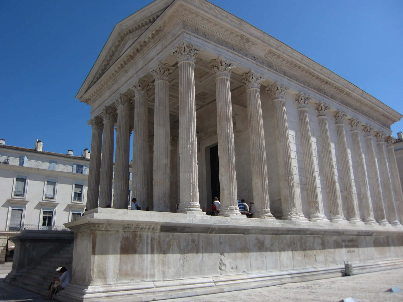 Maison Carrée, neoclassical temple, towering columns, HD Desktop Wallpaper