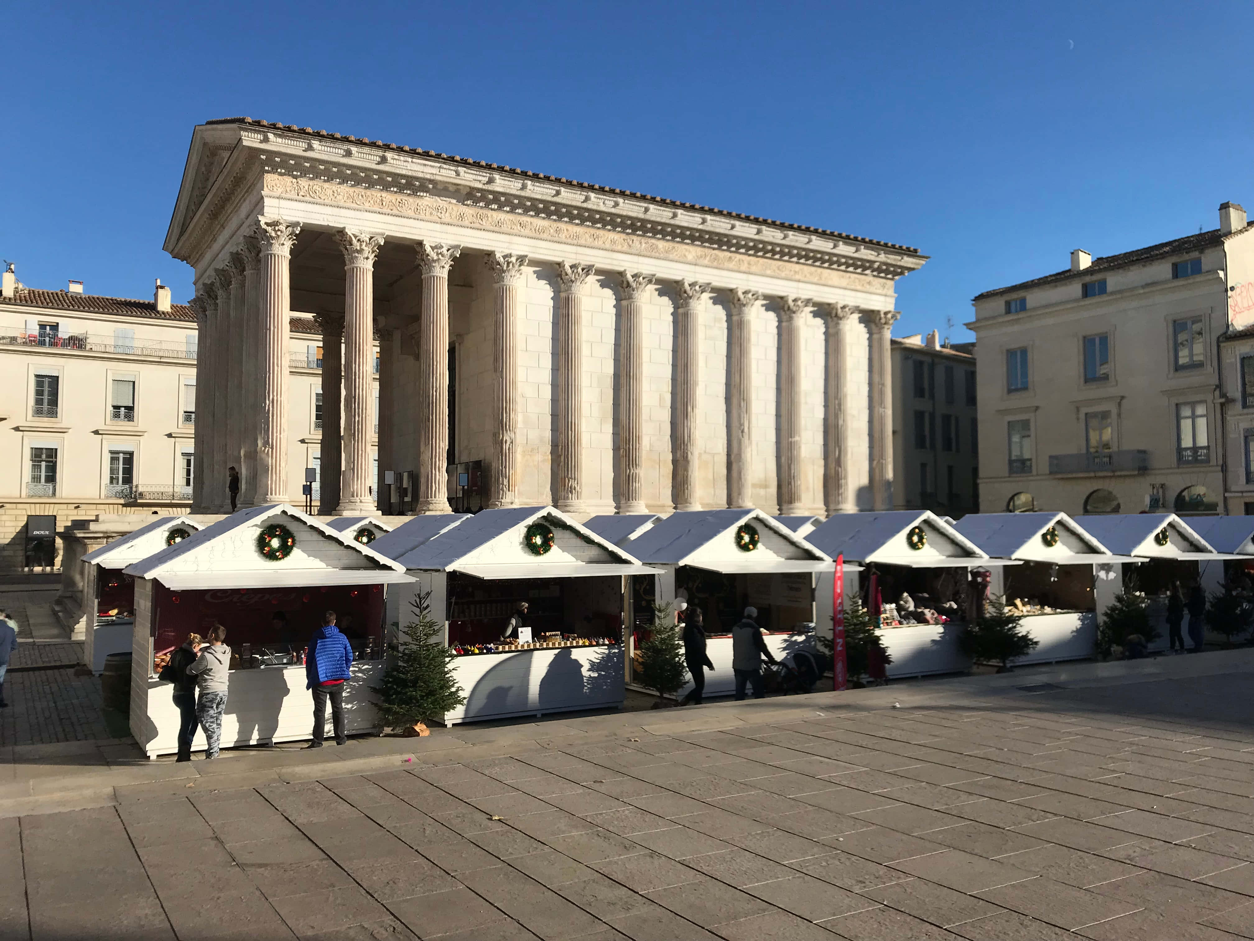 Maison Carrée, neoclassical temple, tall columns, 4K Desktop Wallpaper