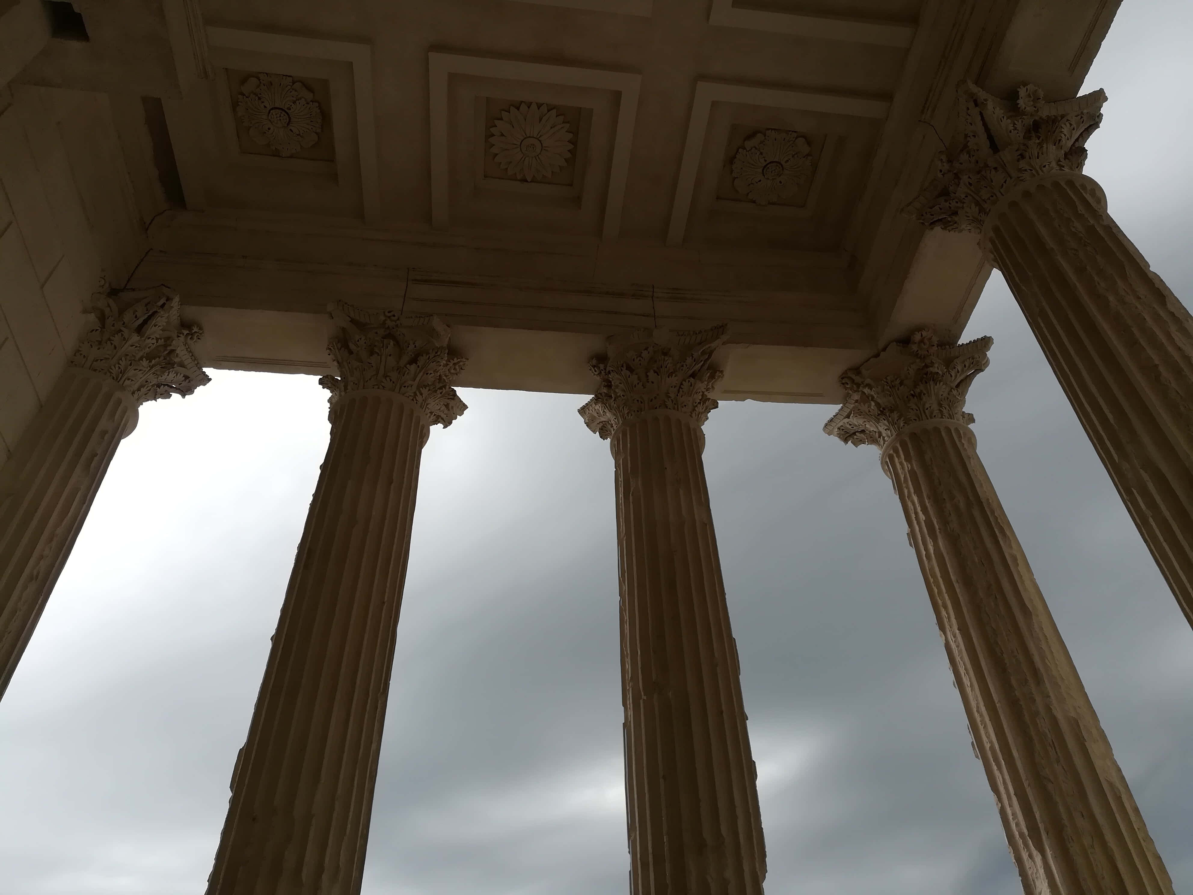 Maison Carrée, columns, gloomy day, 4K Desktop Wallpaper