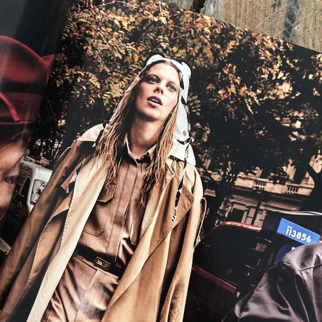 Maison Michel, beige trench coat, headscarf, SD Desktop Wallpaper