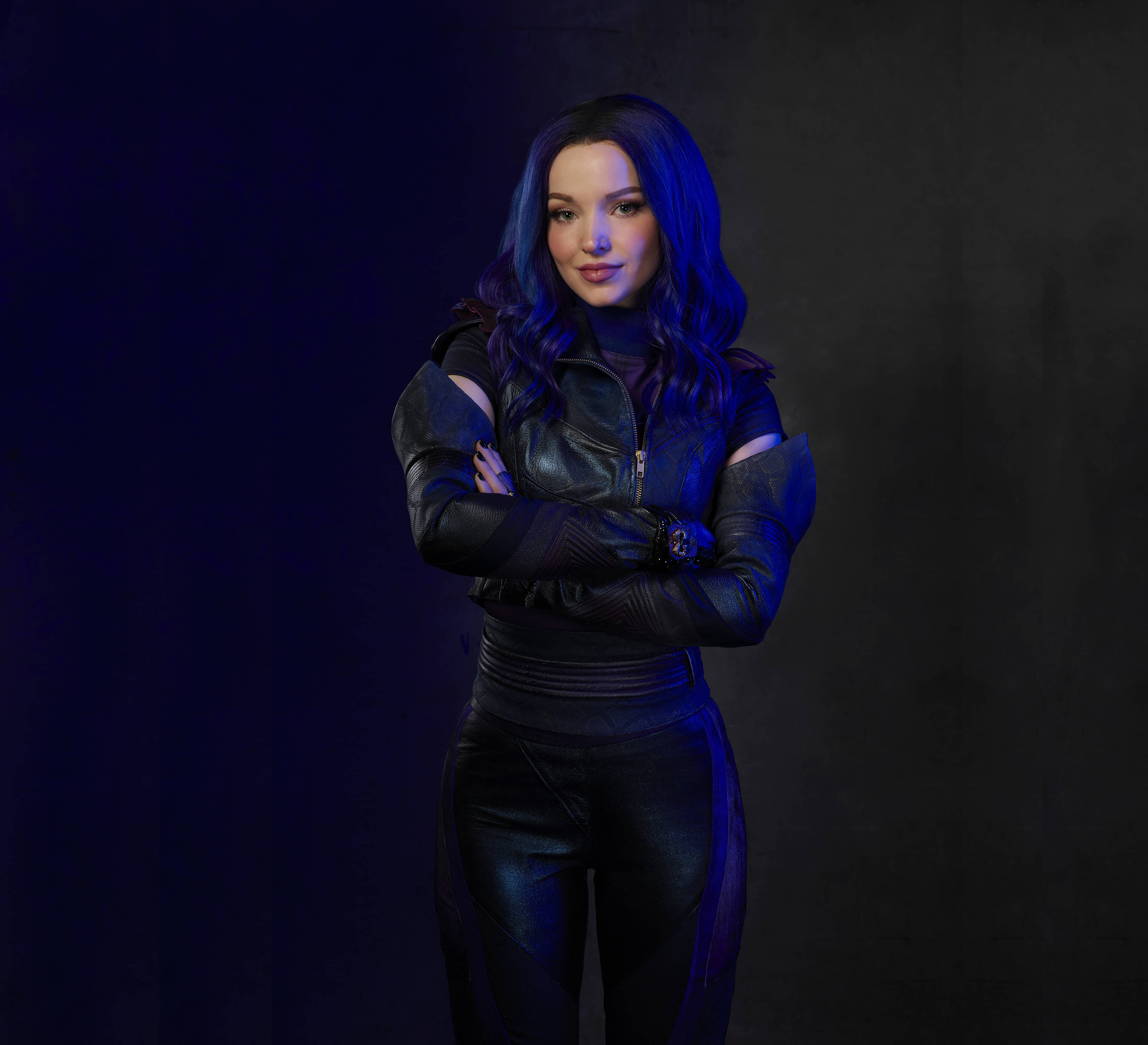 Mal Descendants, blue hair, leather outfit, 2K Desktop Wallpaper