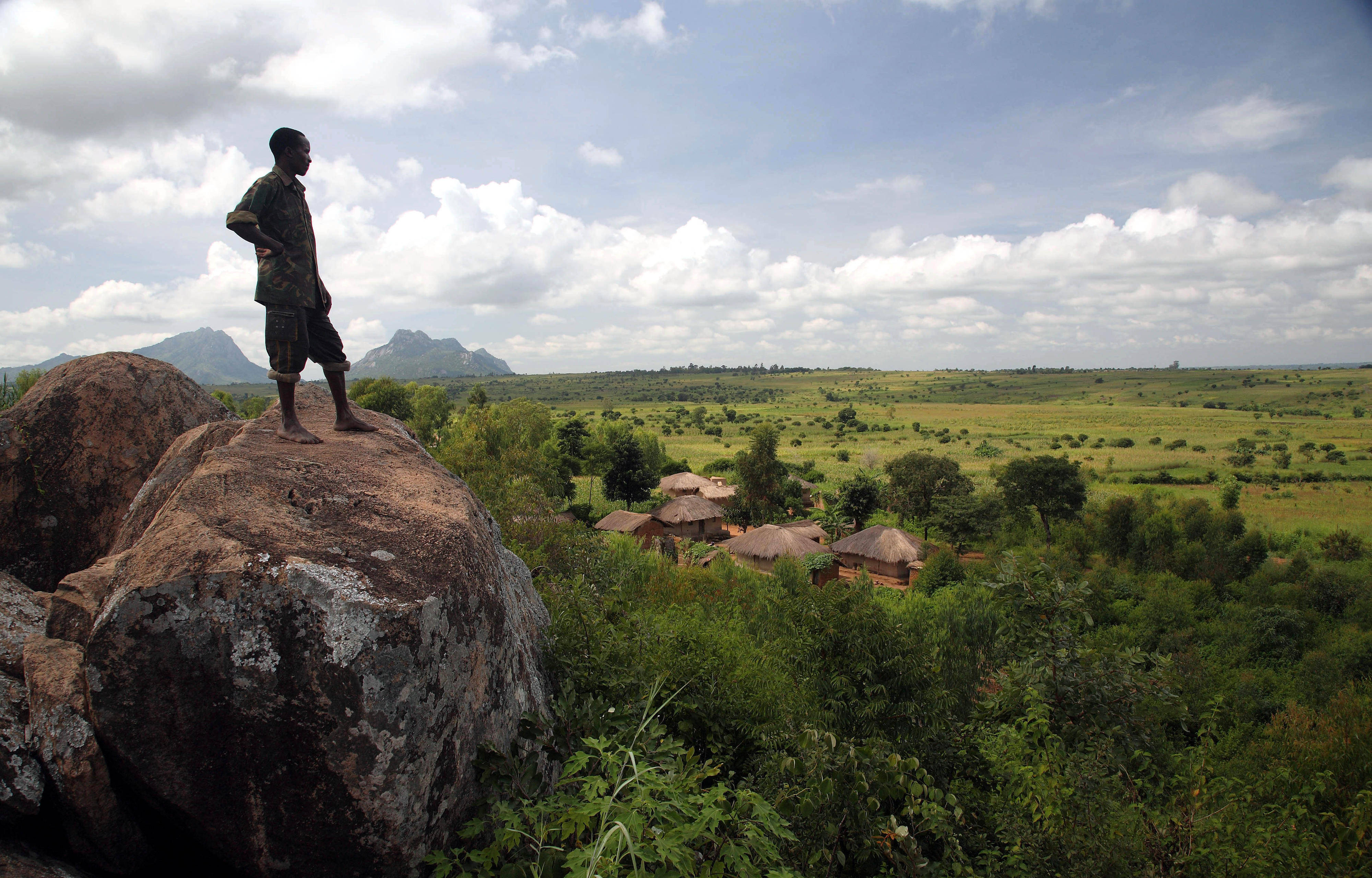 Malawi, large rock, lush green valley, 4K Desktop Wallpaper