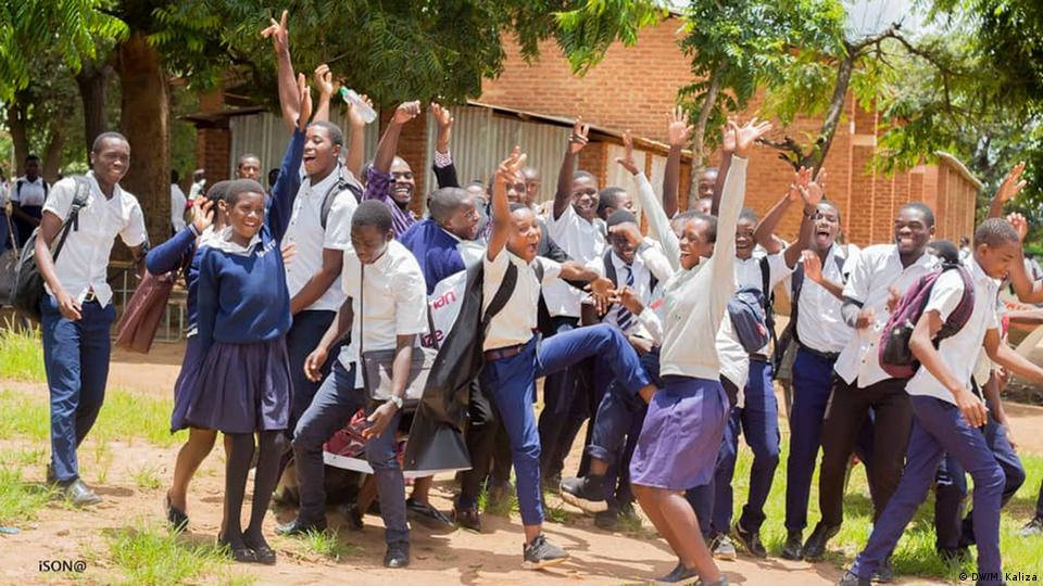Malawi, students, uniforms, SD Desktop Wallpaper