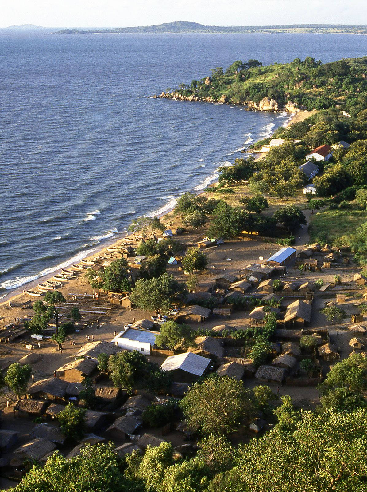 Malawi, coastal village, thatched huts, HD Phone Wallpaper