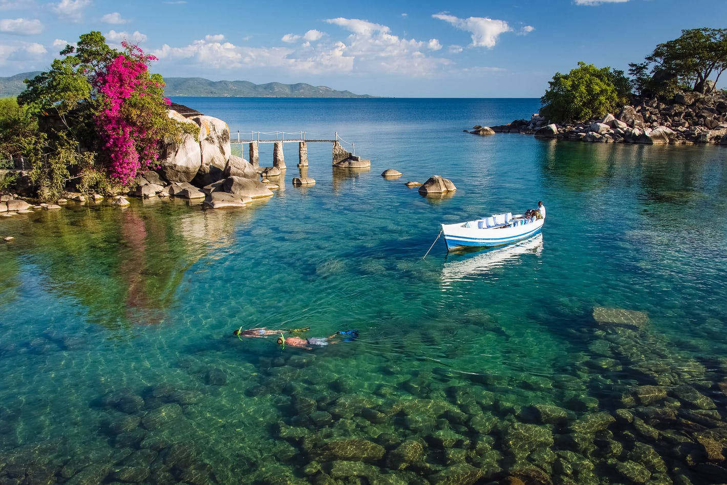 Malawi Lake, small boat, swimmer, HD Desktop Wallpaper