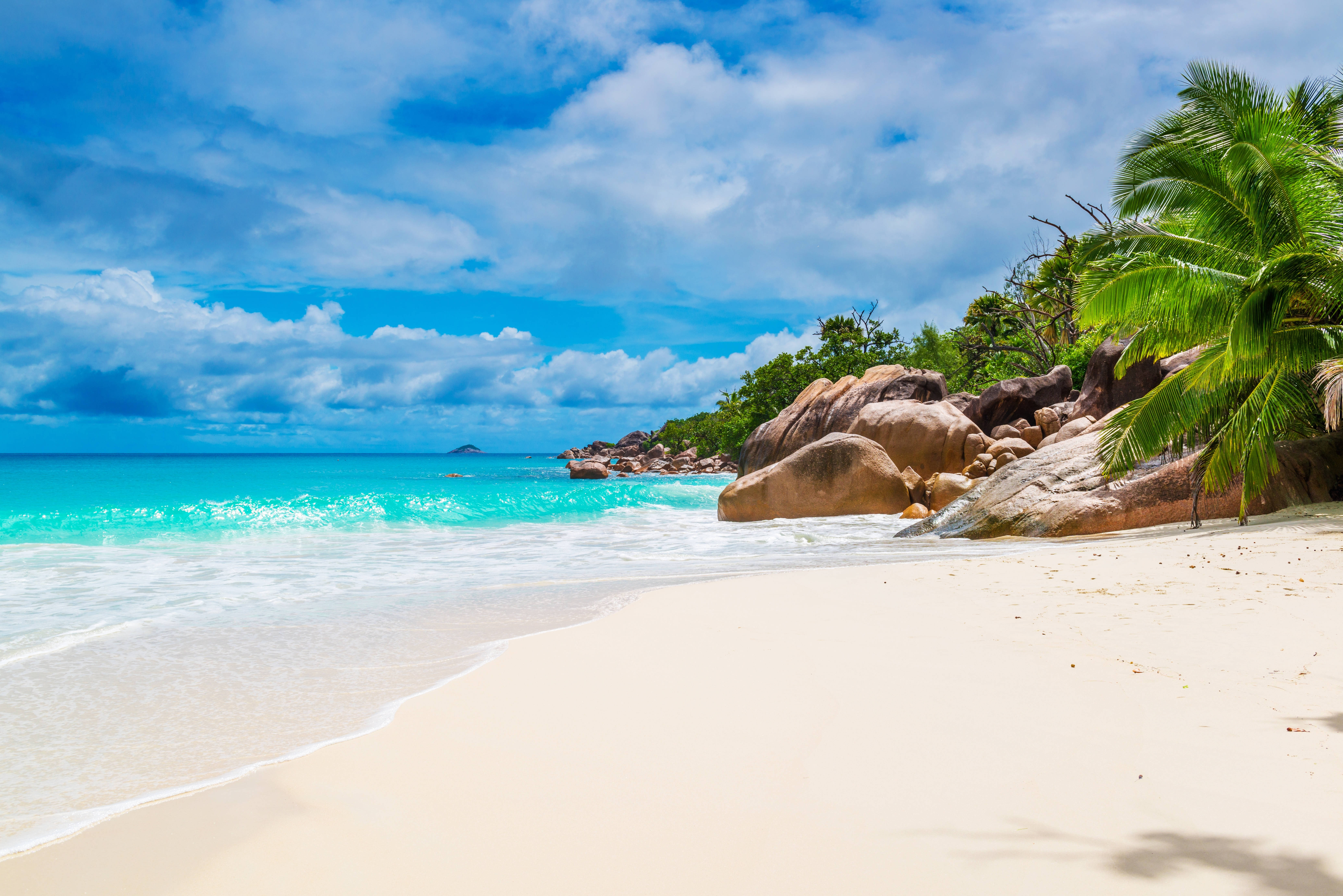 Maldives, white sand beach, turquoise waves, 5K Desktop Wallpaper