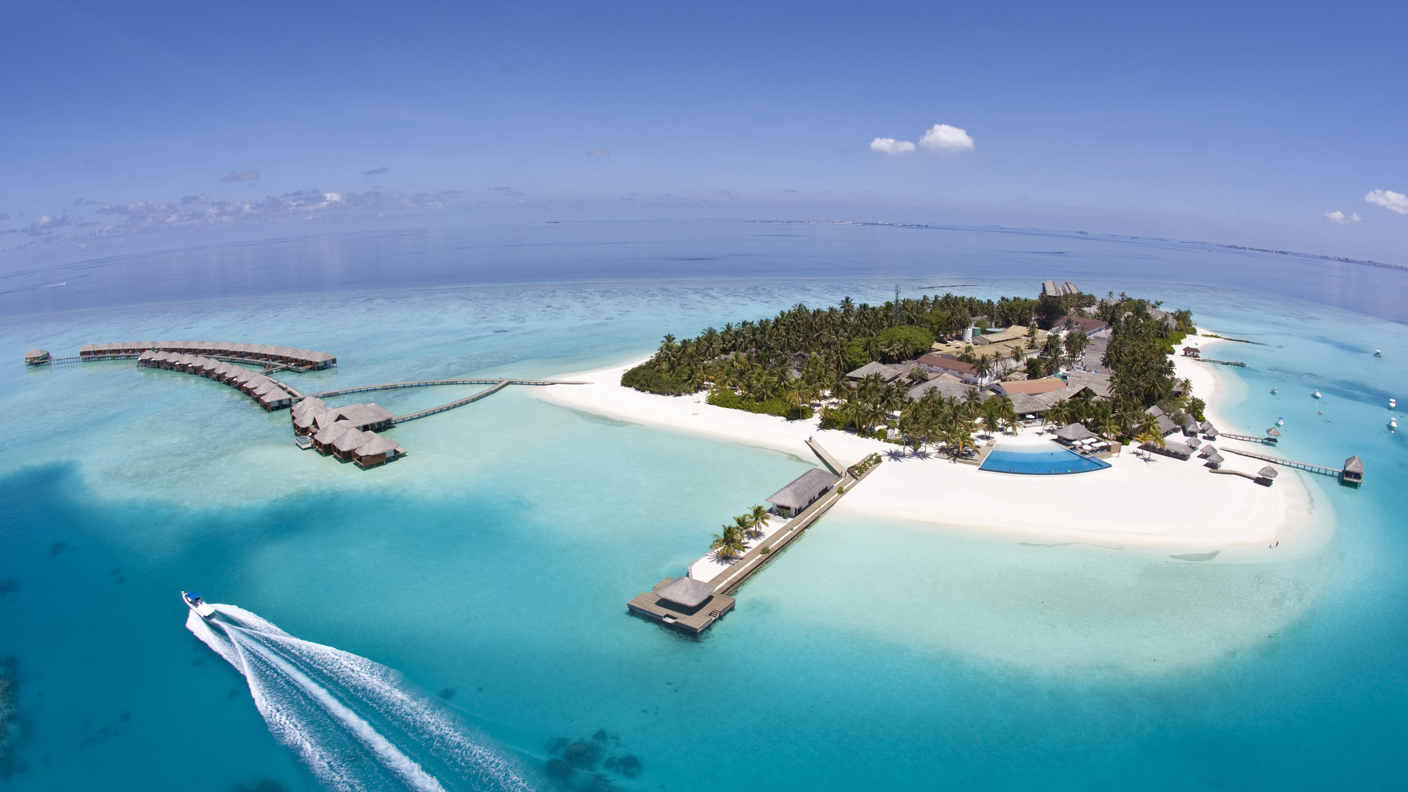 Maldives, white beach, overwater bungalows, 4K Desktop Wallpaper